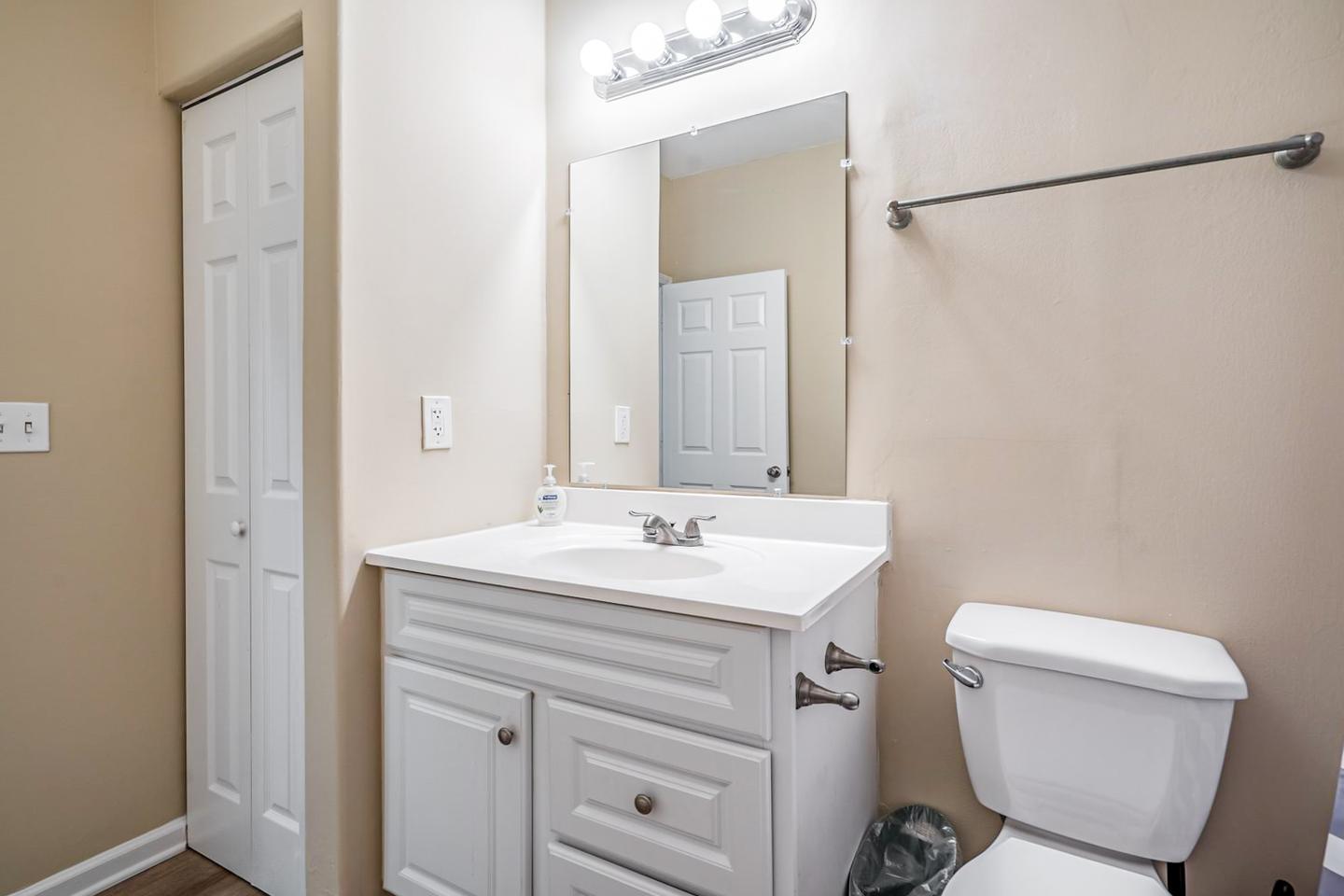 Bathroom(s)