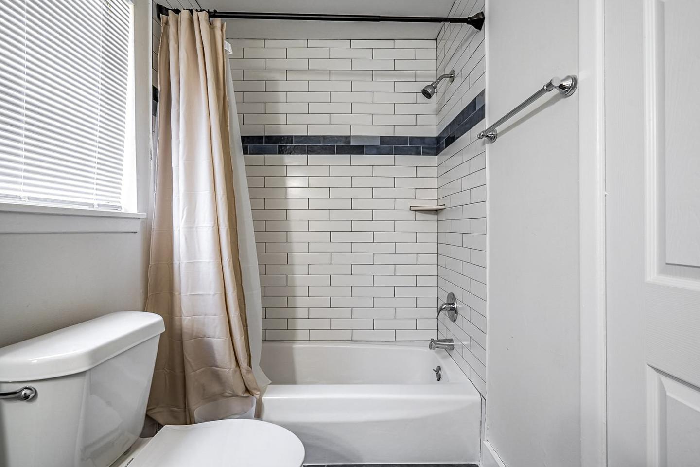 Bathroom(s)