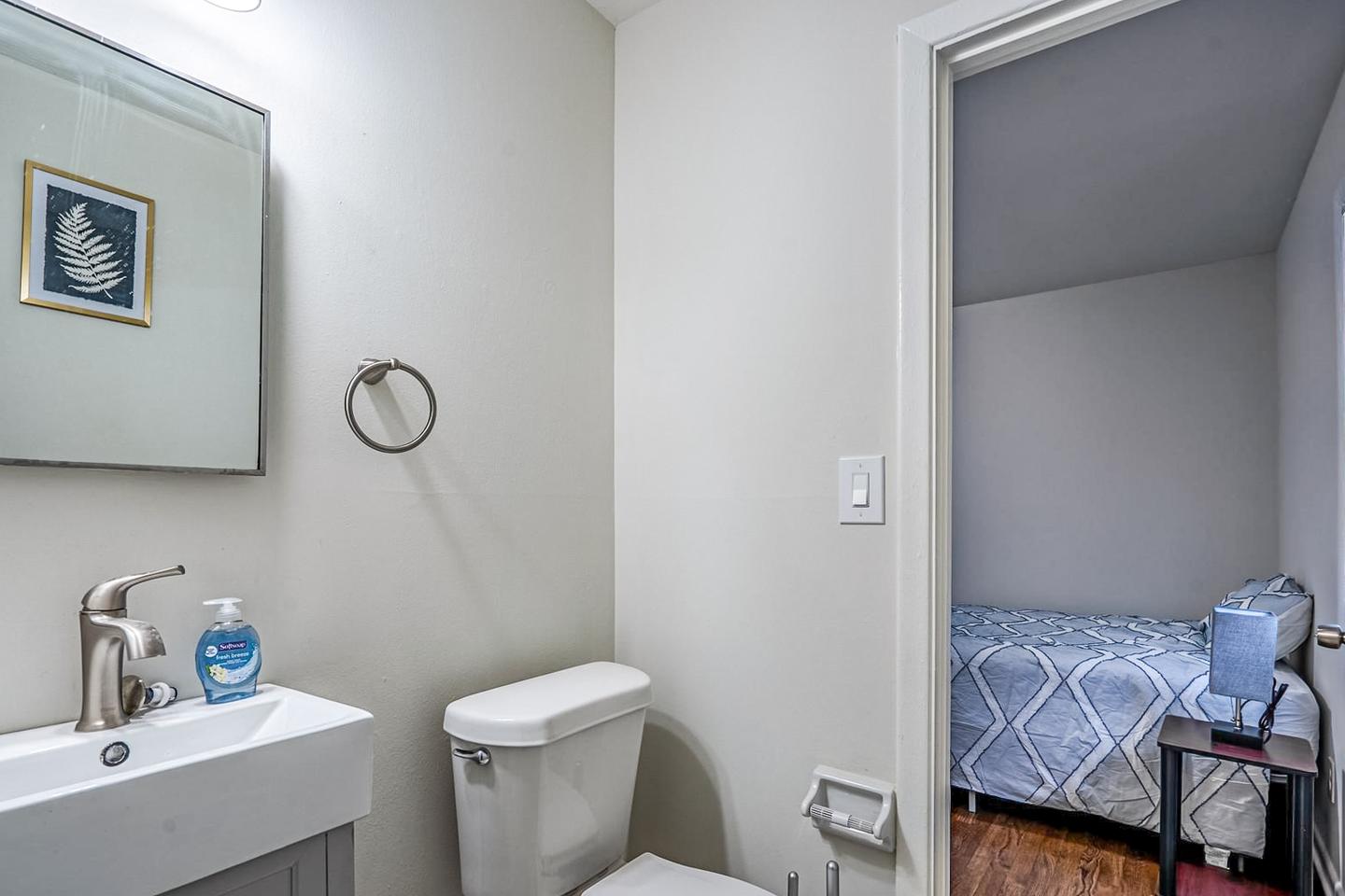 Bathroom(s)
