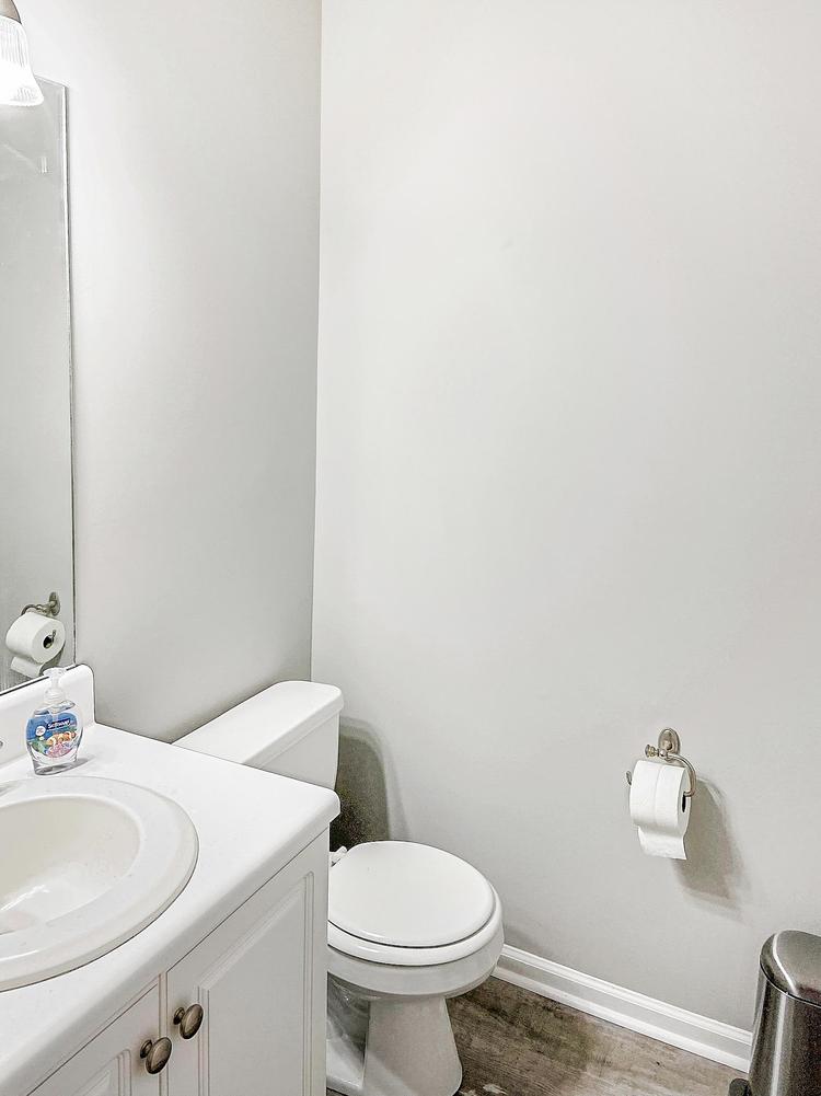 Bathroom(s)