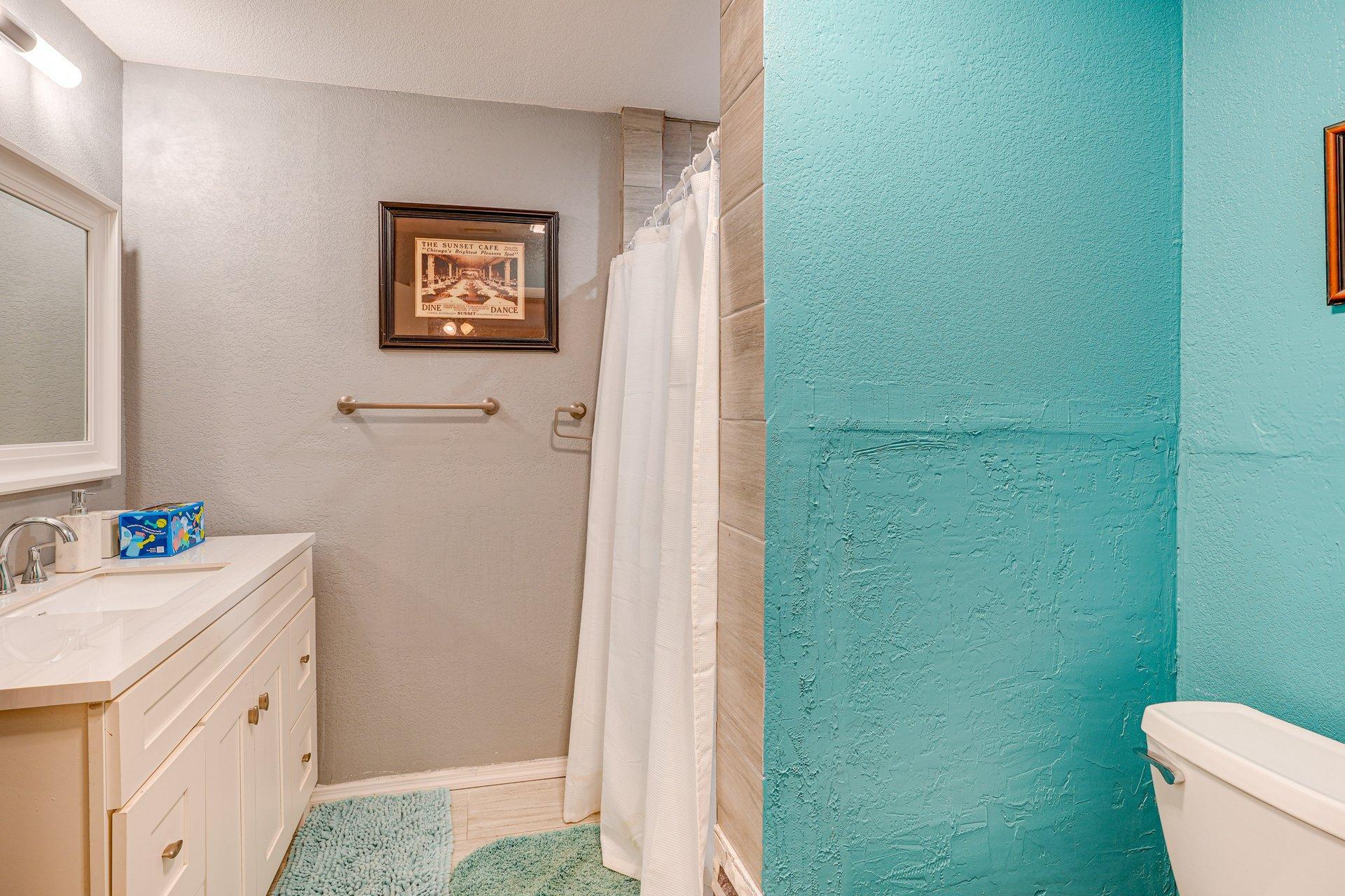 Full Bathroom Bedroom 2