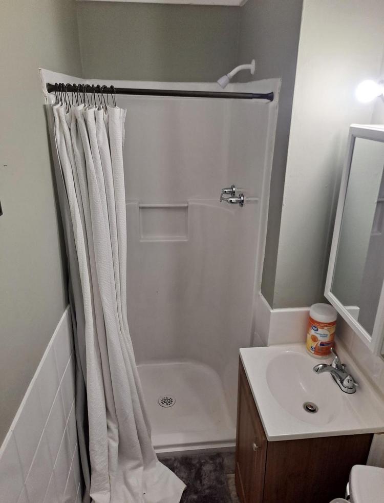 Bathroom(s)