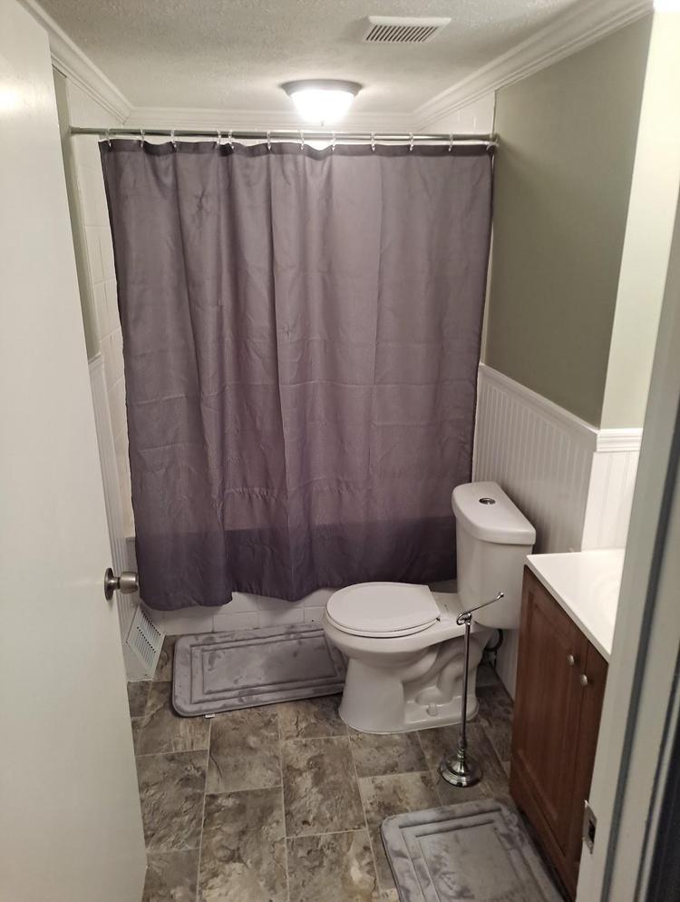 Bathroom(s)
