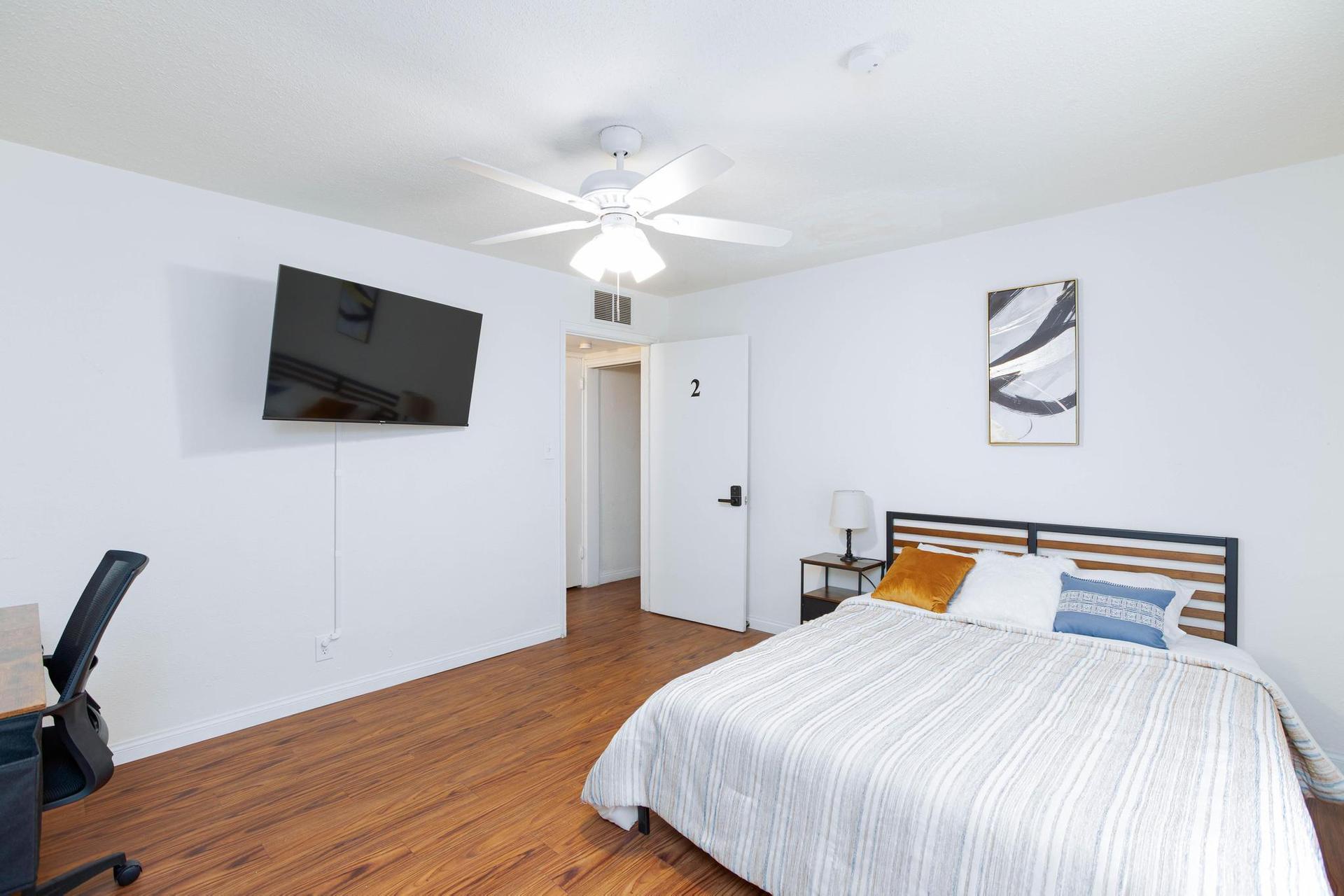 Comfort meets value in this large Las Vegas room for rent with smart TV, walk-in closet, and workspace.