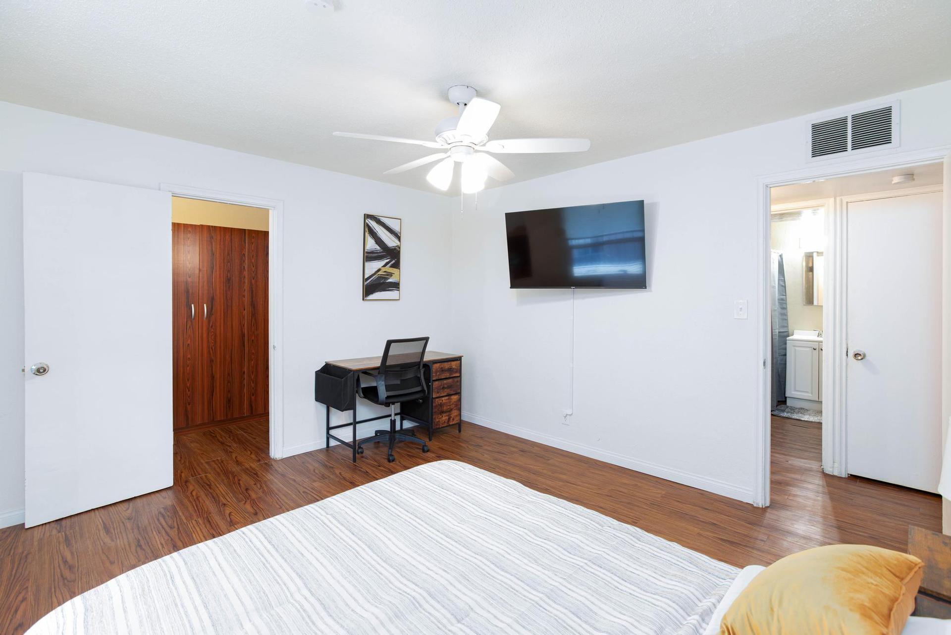 Affordable housing in Las Vegas with everything you need: 50" TV, desk, walk-in closet, and a quiet shared home.
