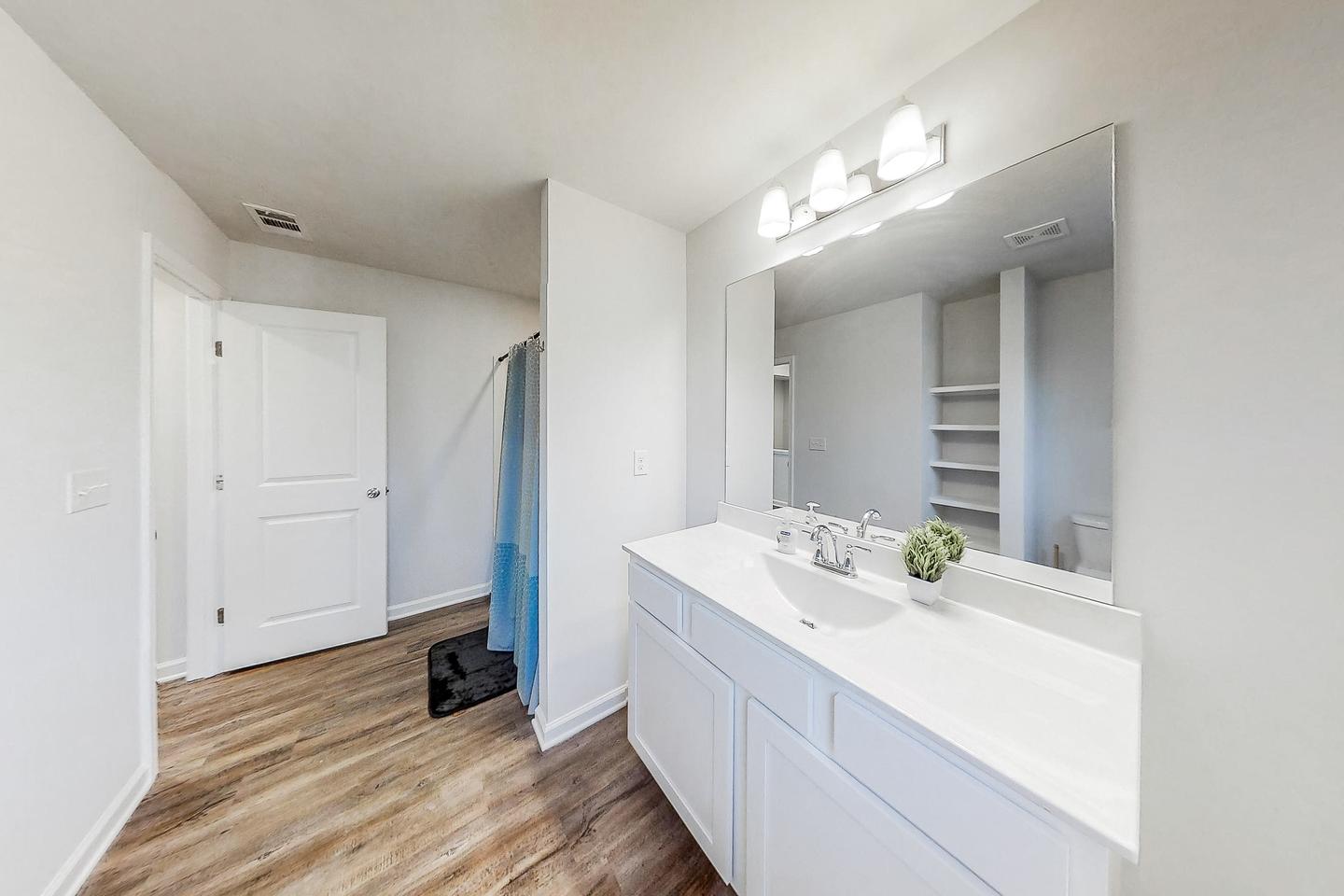 Bathroom(s)