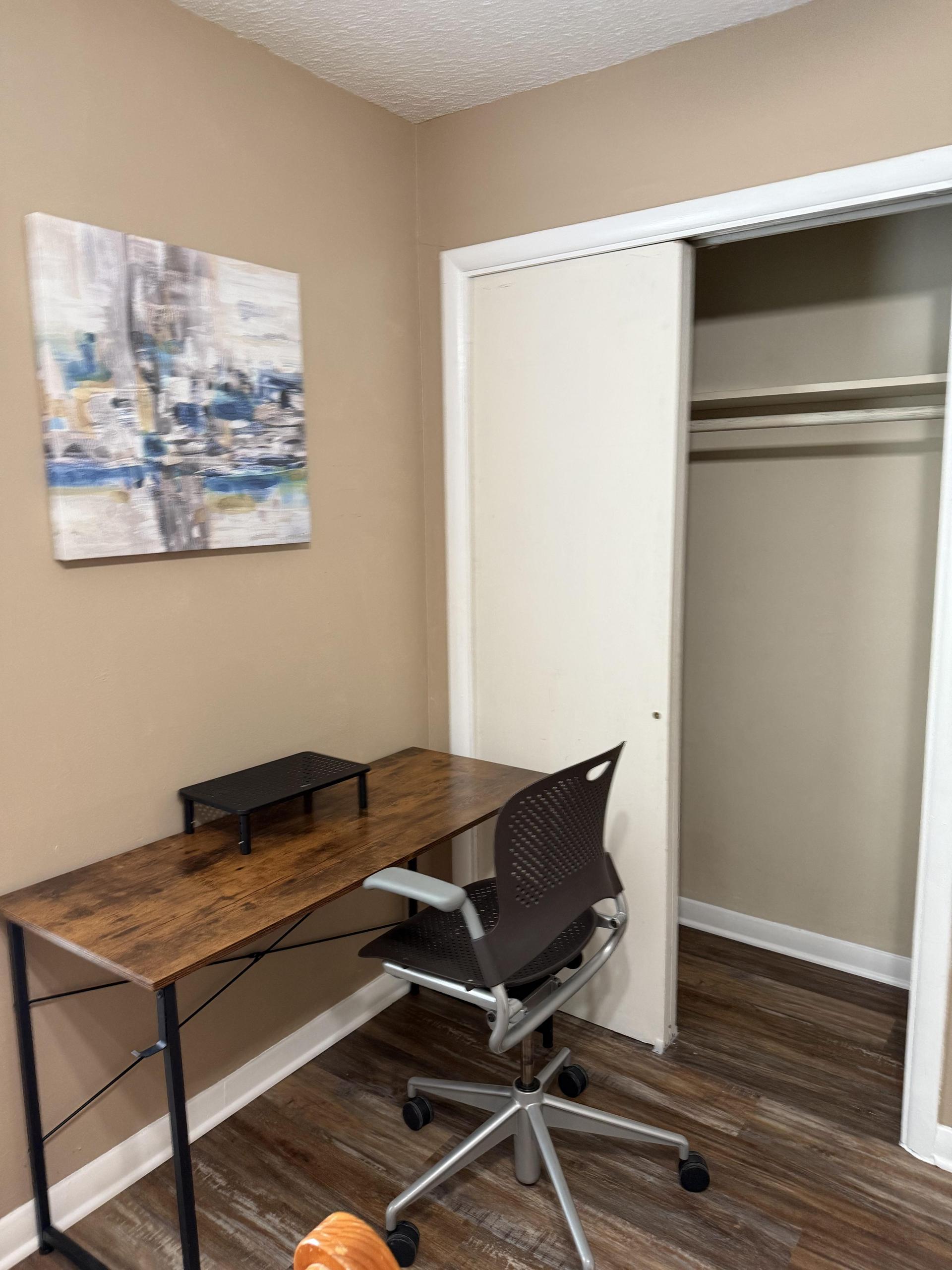 Workspace & closet