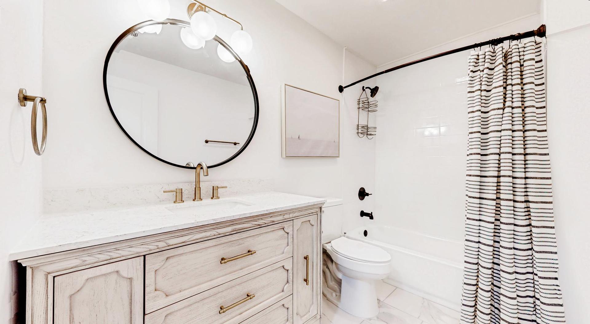 Bathroom(s)