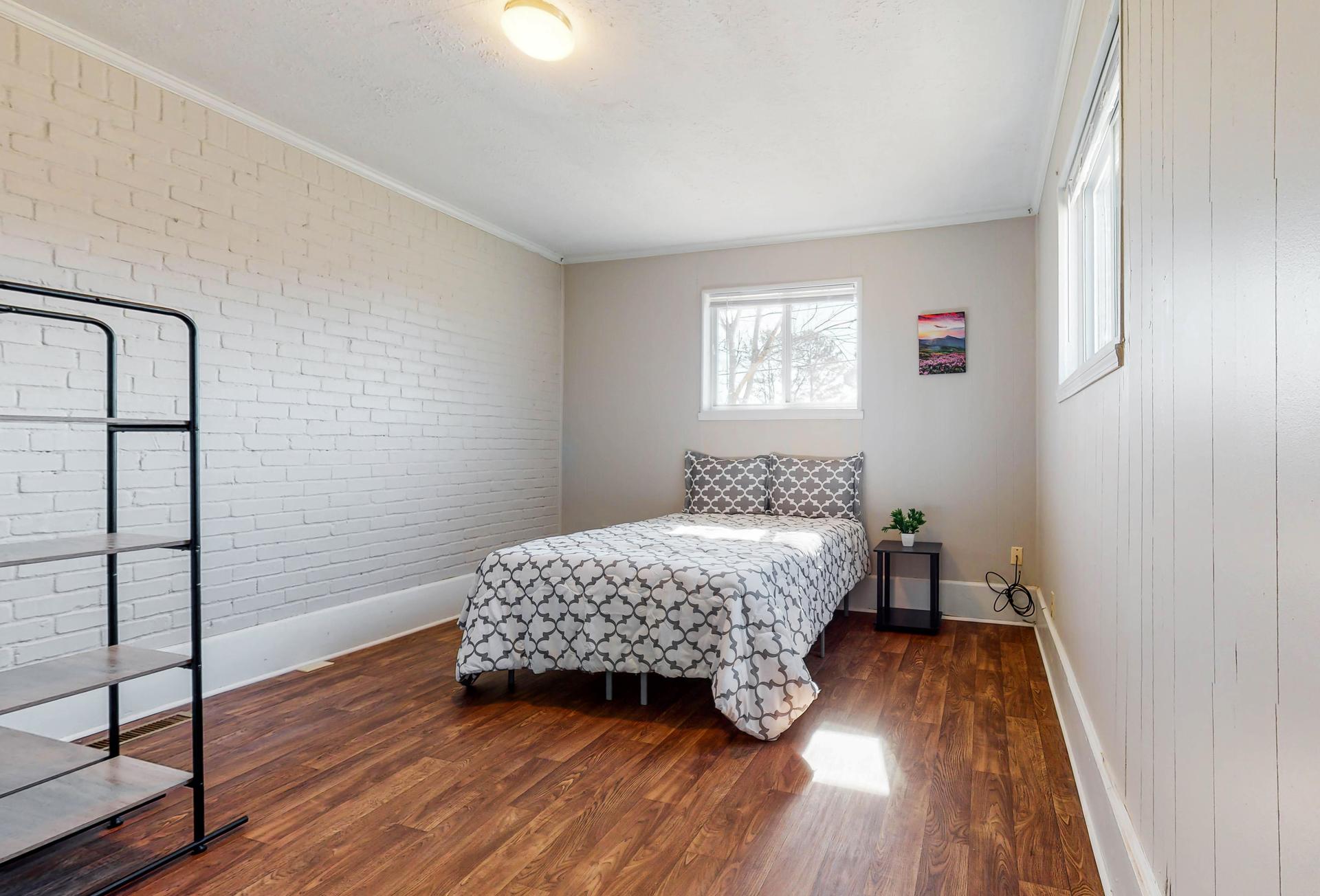 bedroom, detected: bed, window blind