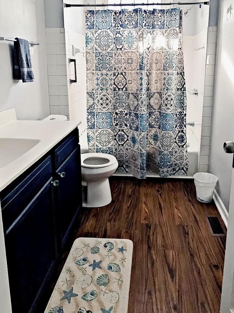 Bathroom(s)