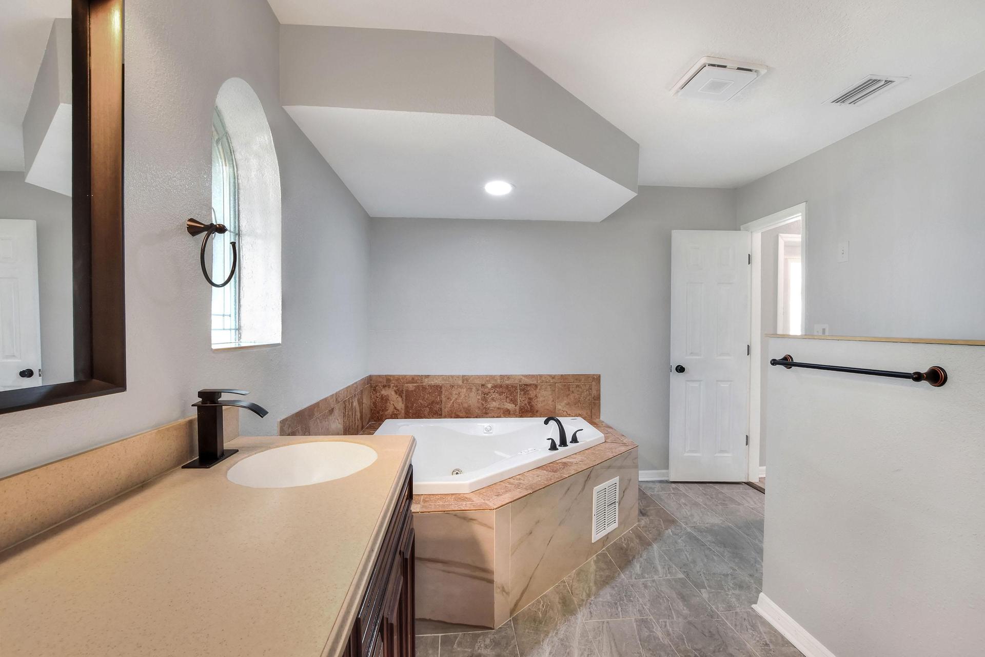 Shared bath with Room 7 only
