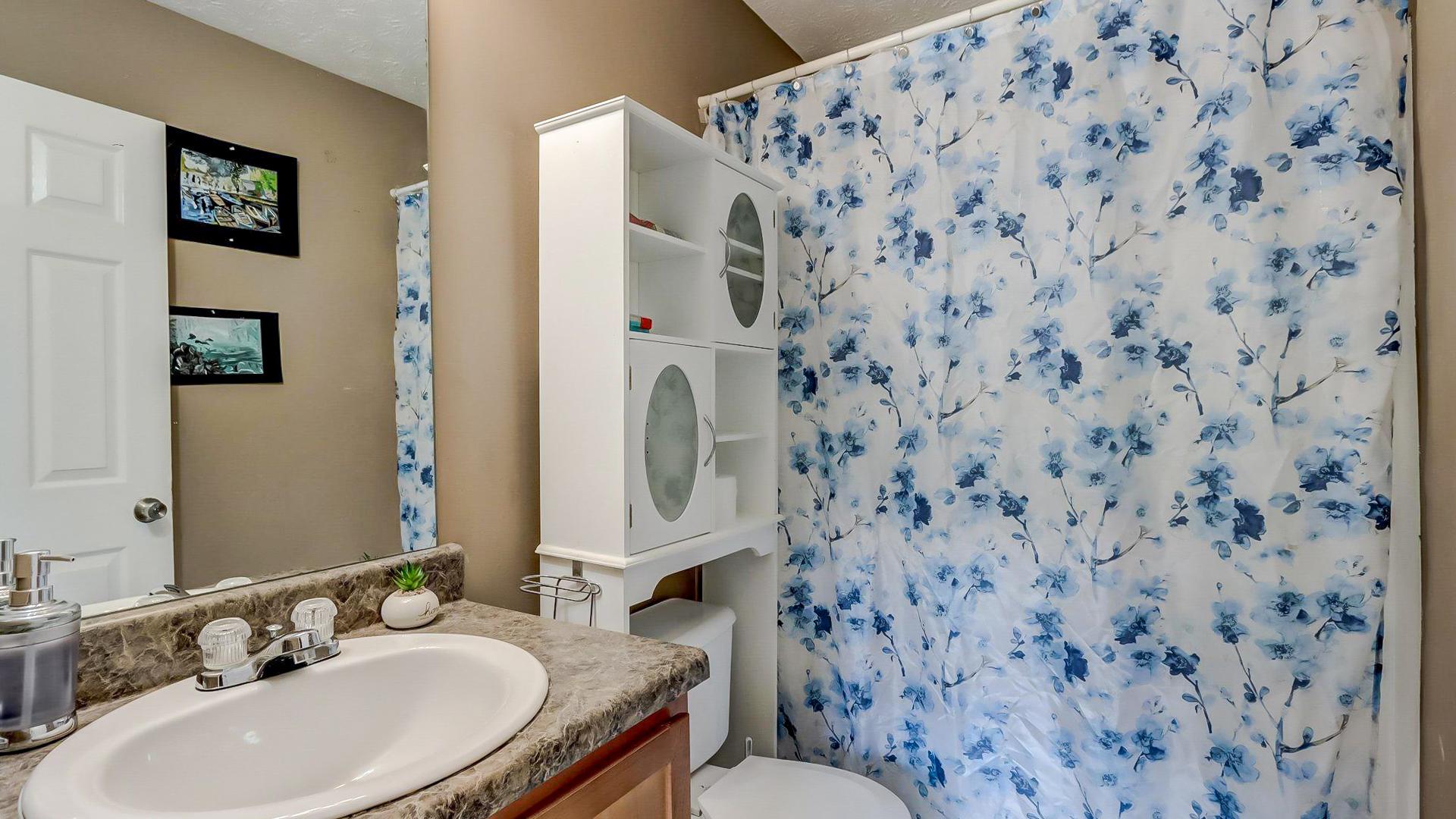 Bathroom(s)