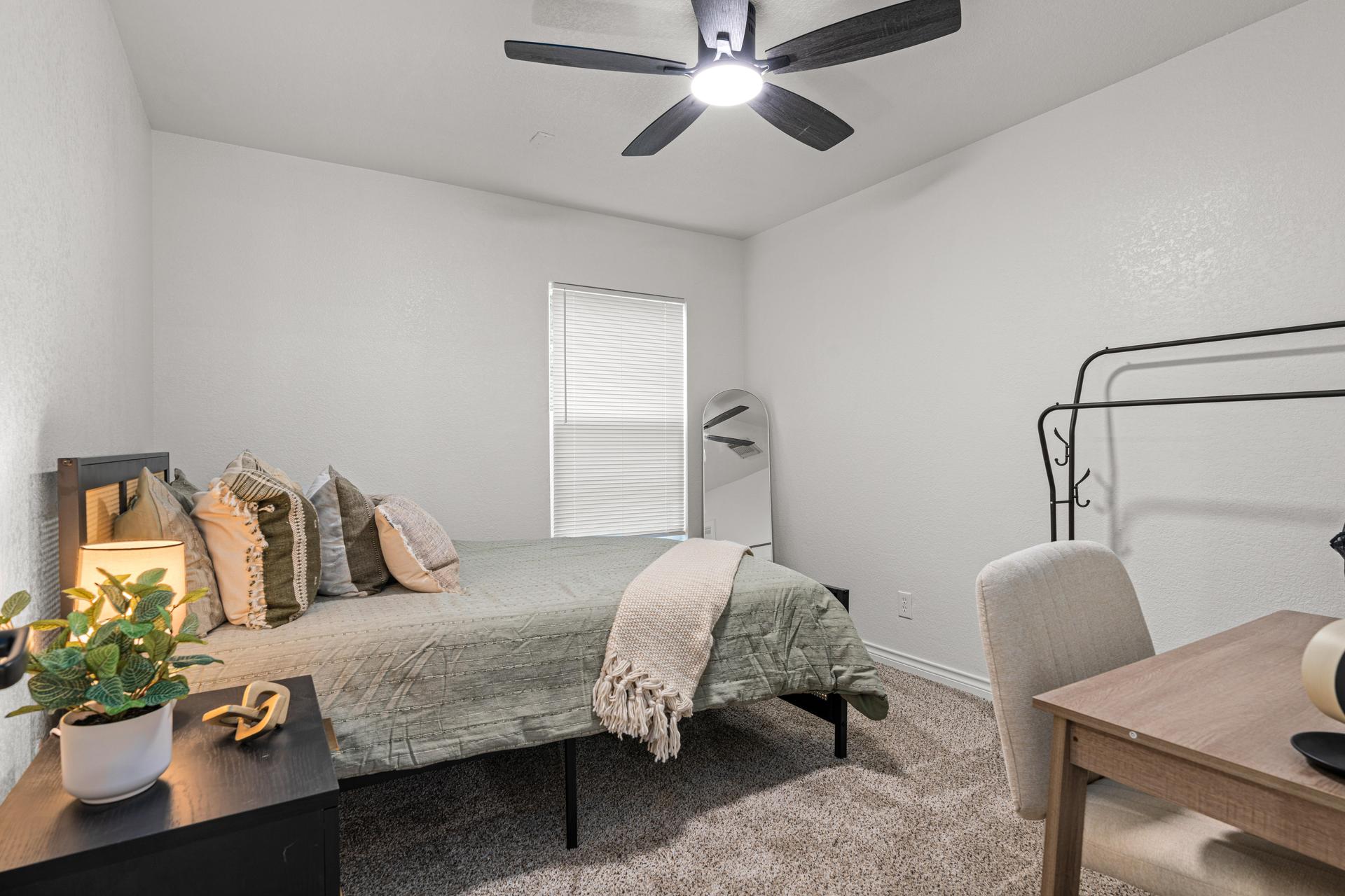 Bedroom 3
Bedroom 3
2 Drawer Nightstand
Workspace
Full Sized Mirror
Wardrobe
Seating