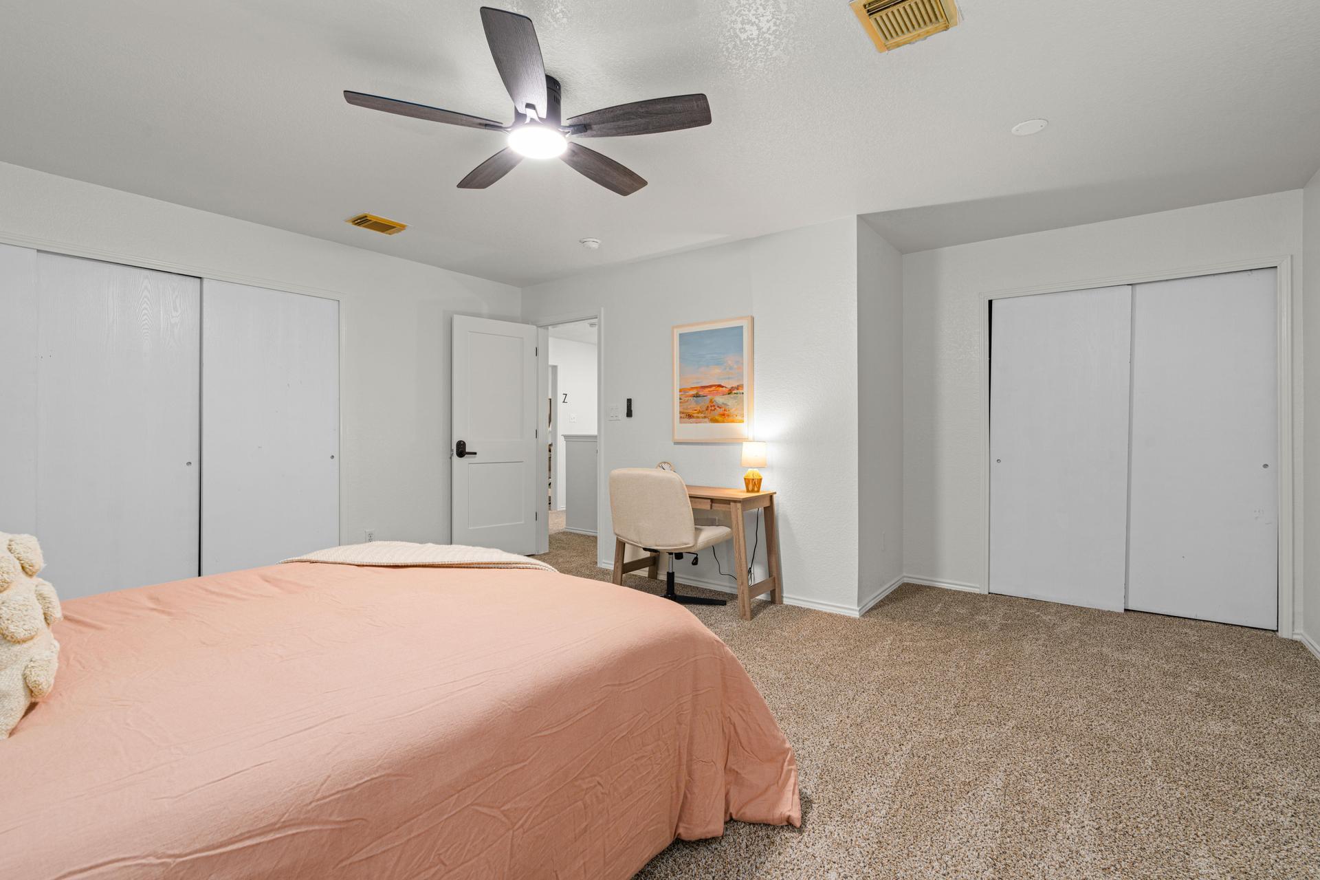Bedroom 5
Queen Bed
Generous Size Room
2 Closets
Workspace
2 Drawer Nightstand
Full Length Mirror
Seating