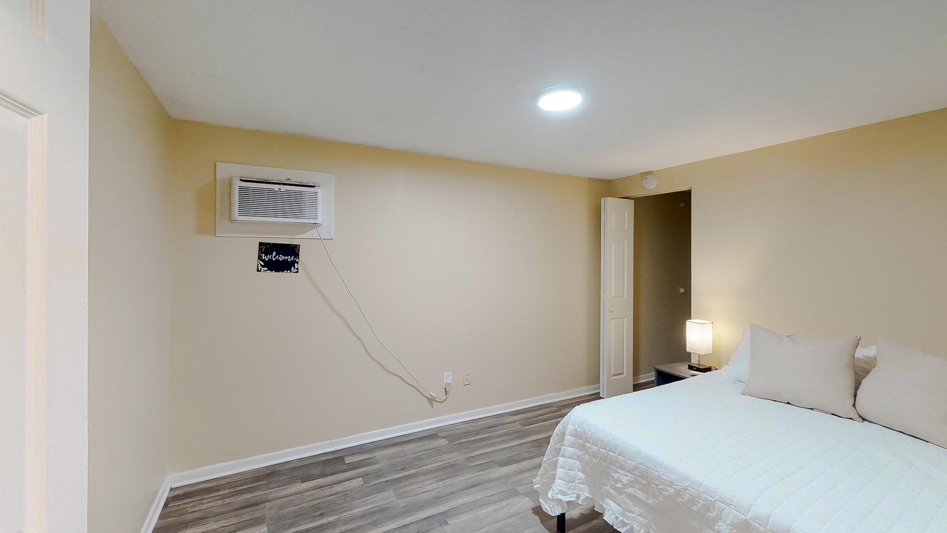 bedroom, detected: bed, window blind