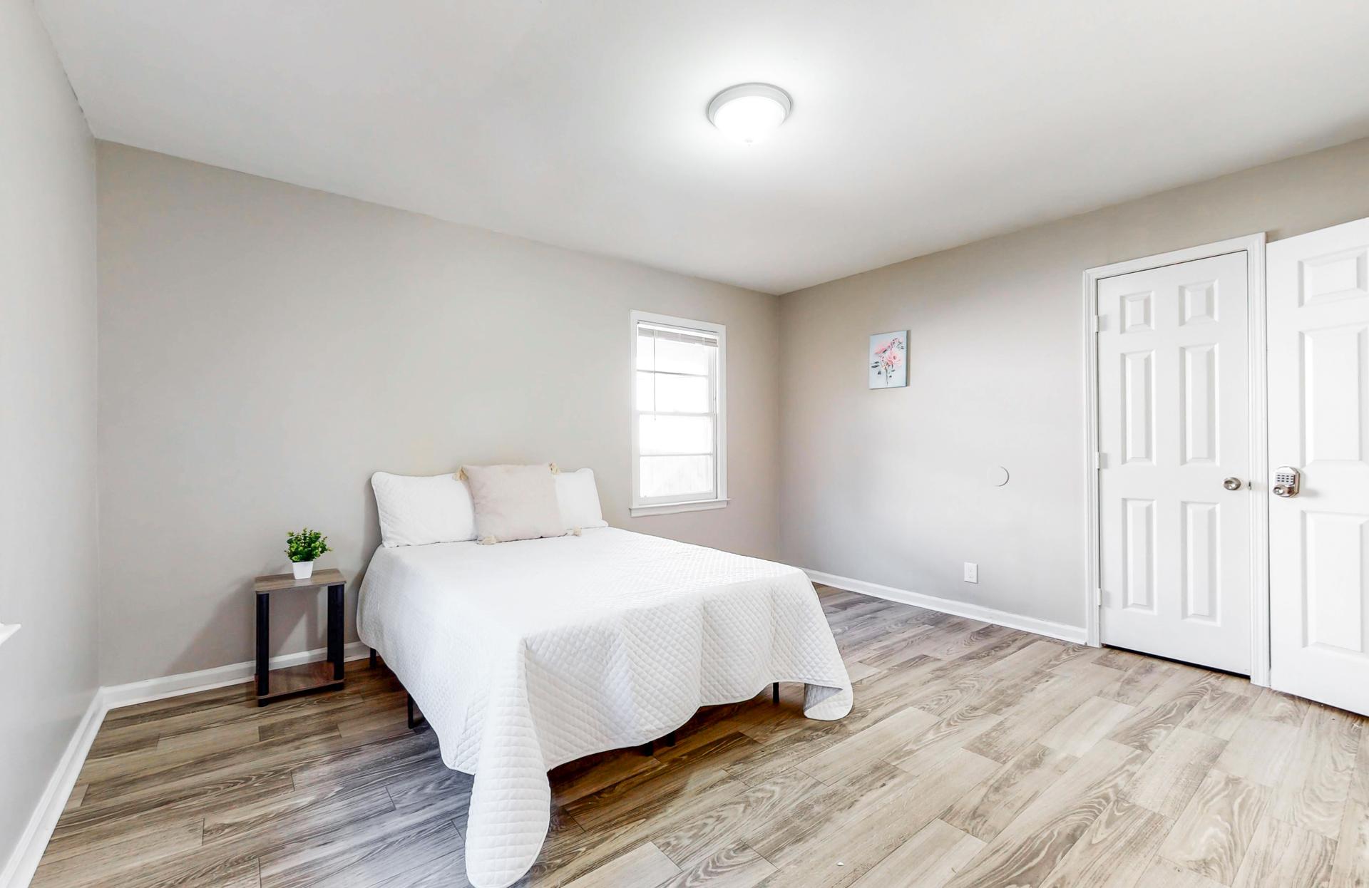 bedroom, detected: bed, window blind