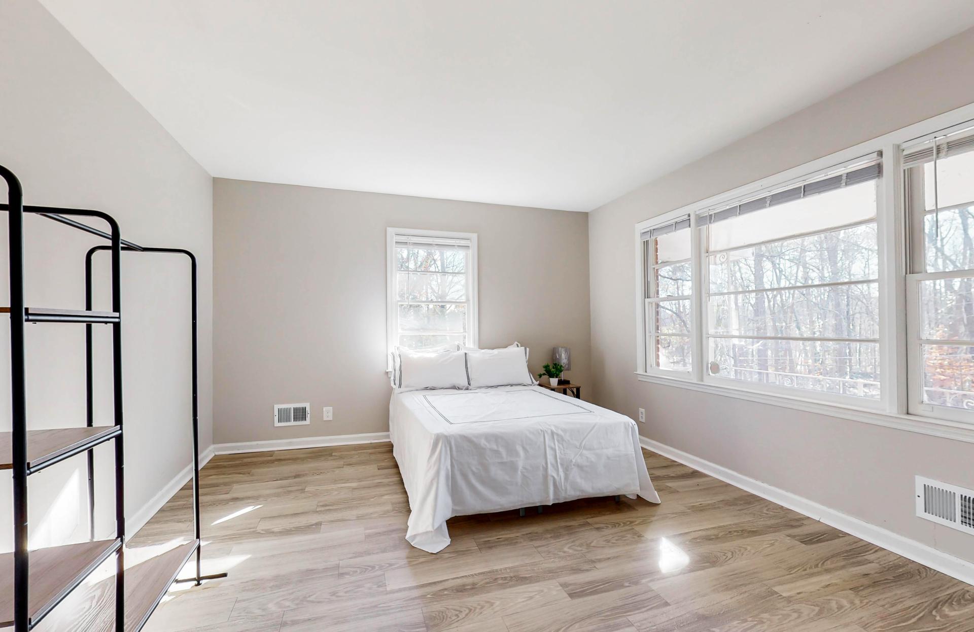 bedroom, detected: bed, window blind