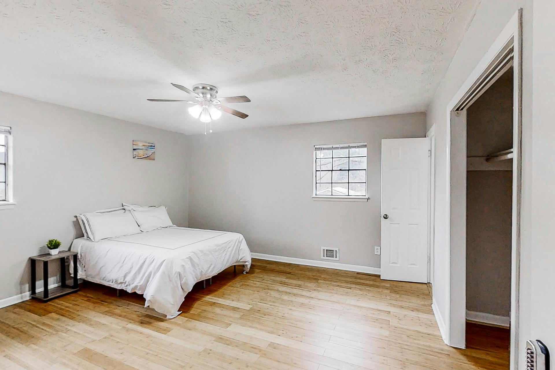 bedroom, detected: ceiling fan, window blind, bed
