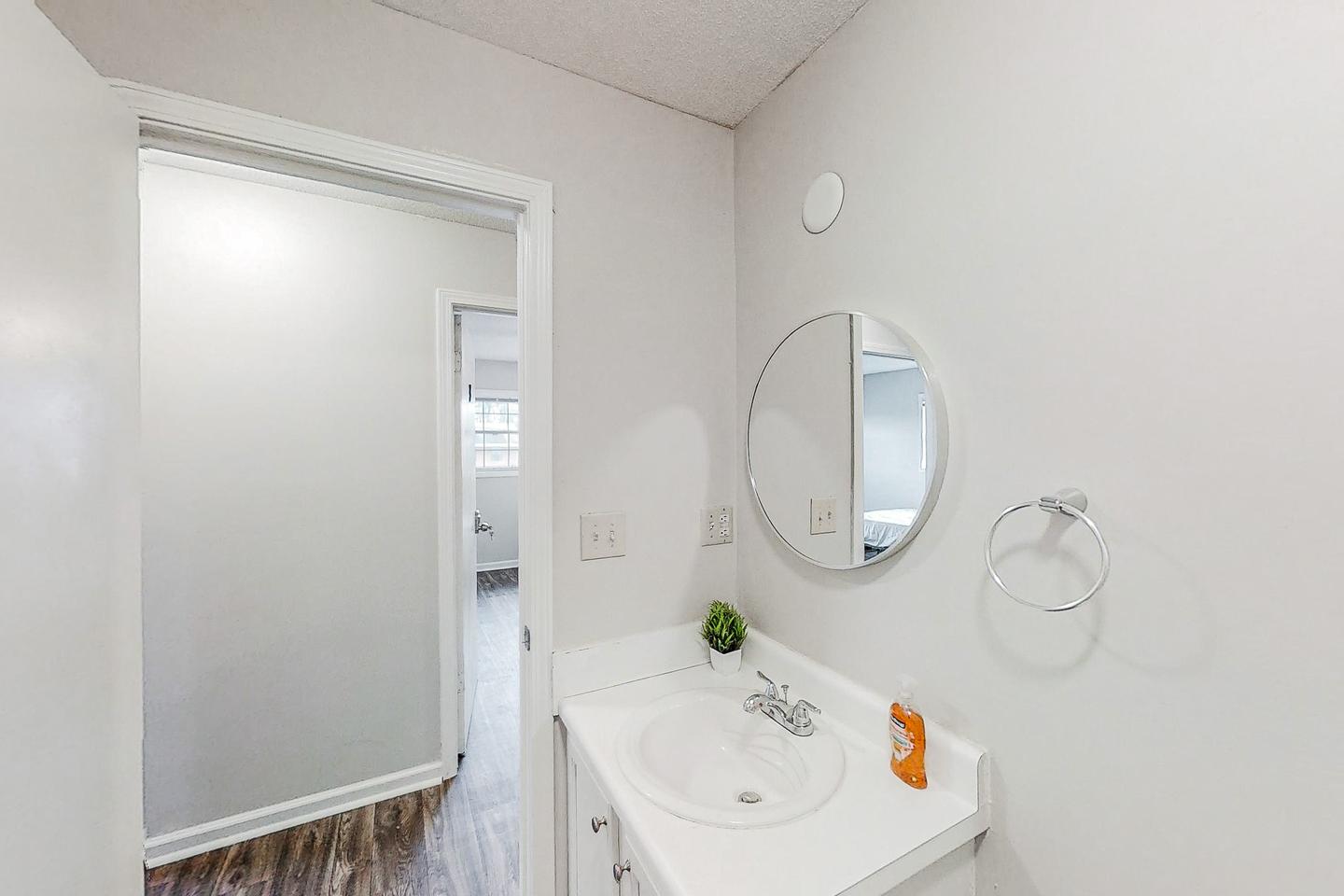 Bathroom(s)