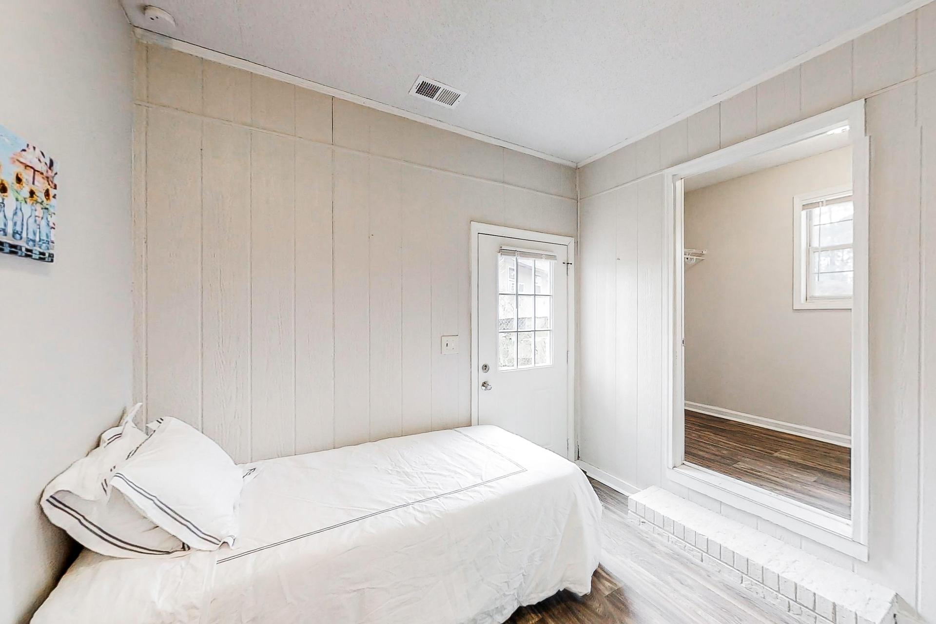 bedroom, detected: bed