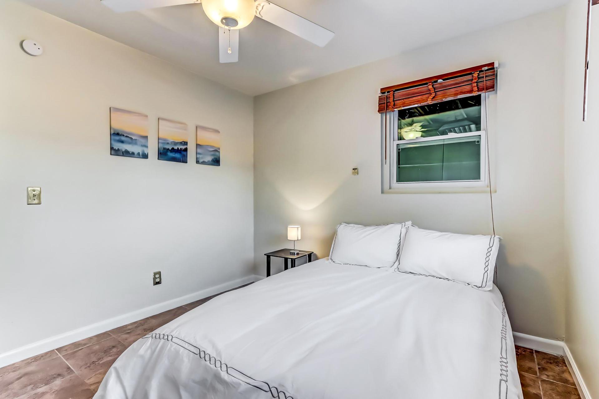 bedroom, detected: bed, window blind