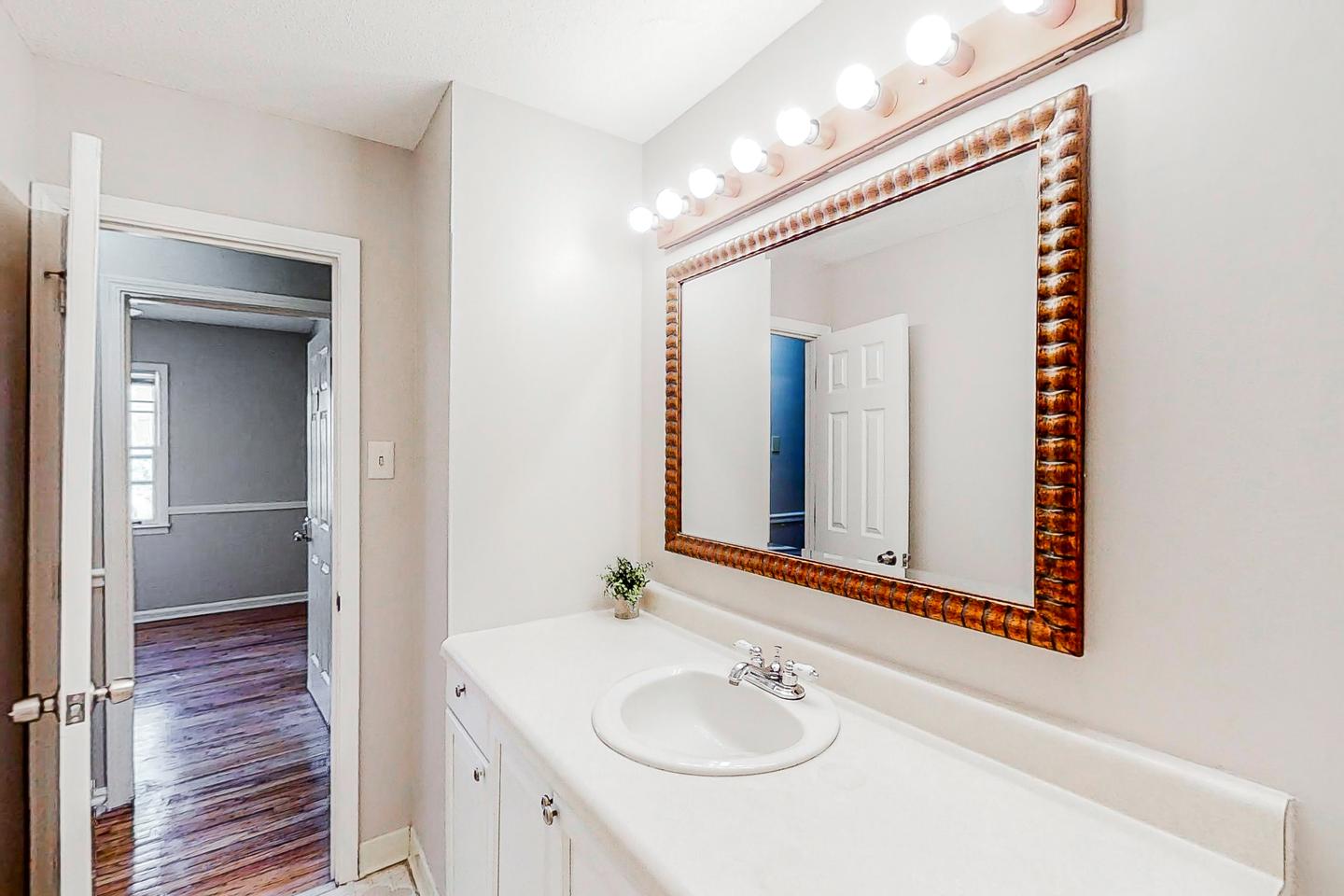 Bathroom(s)