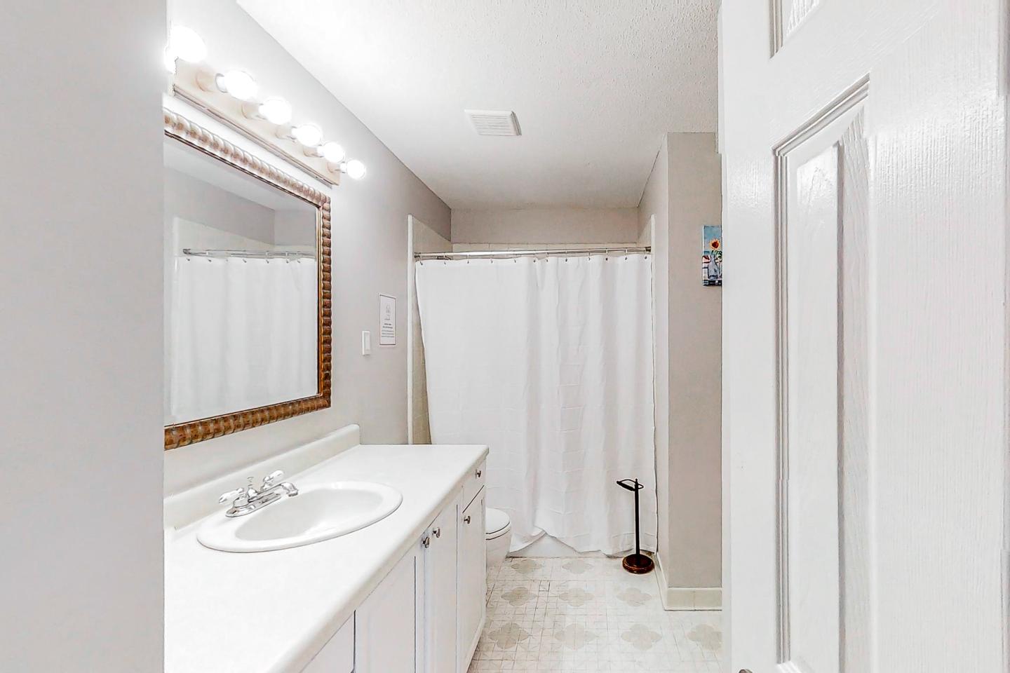 Bathroom(s)