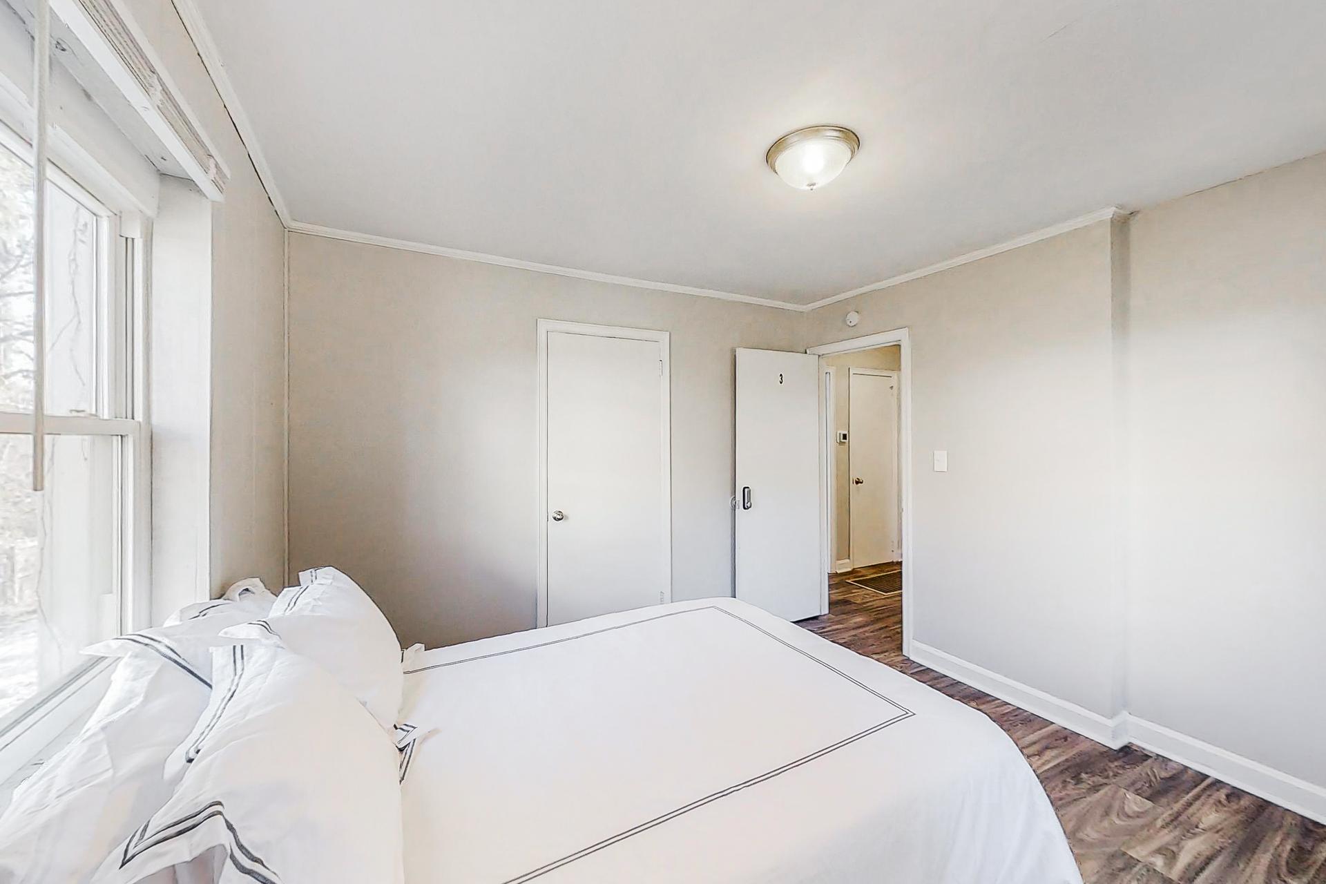 bedroom, detected: bed, window blind