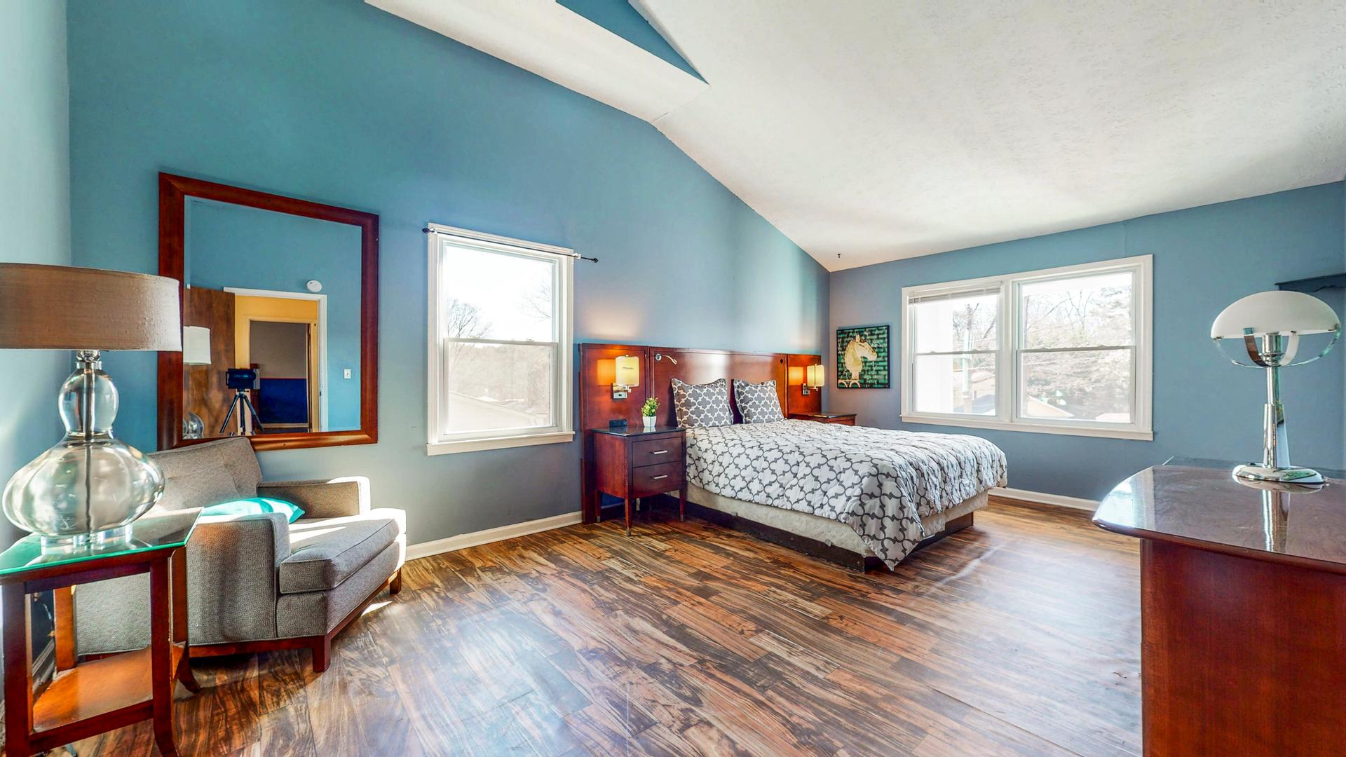 bedroom, detected:window blind, bed