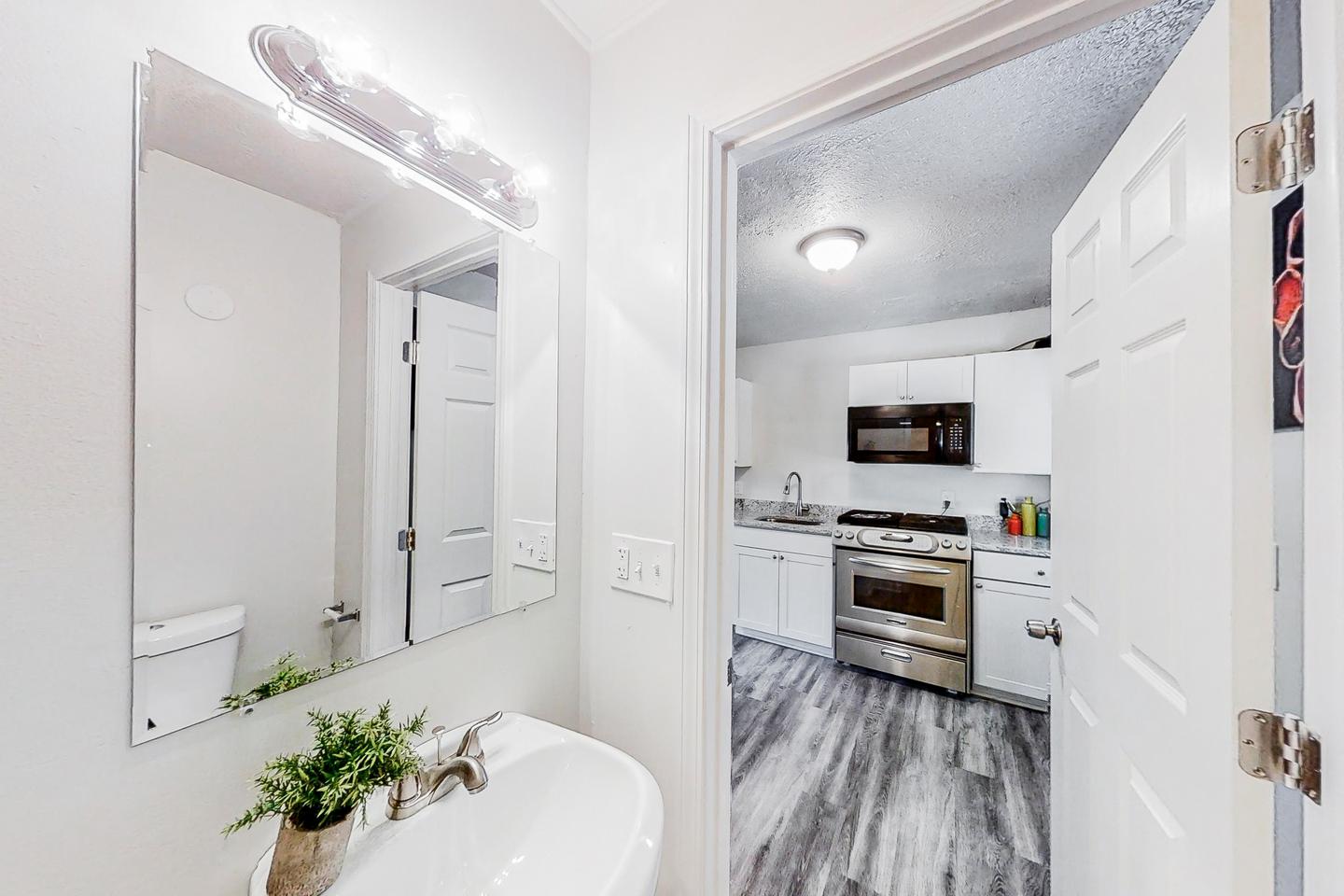 Bathroom(s)