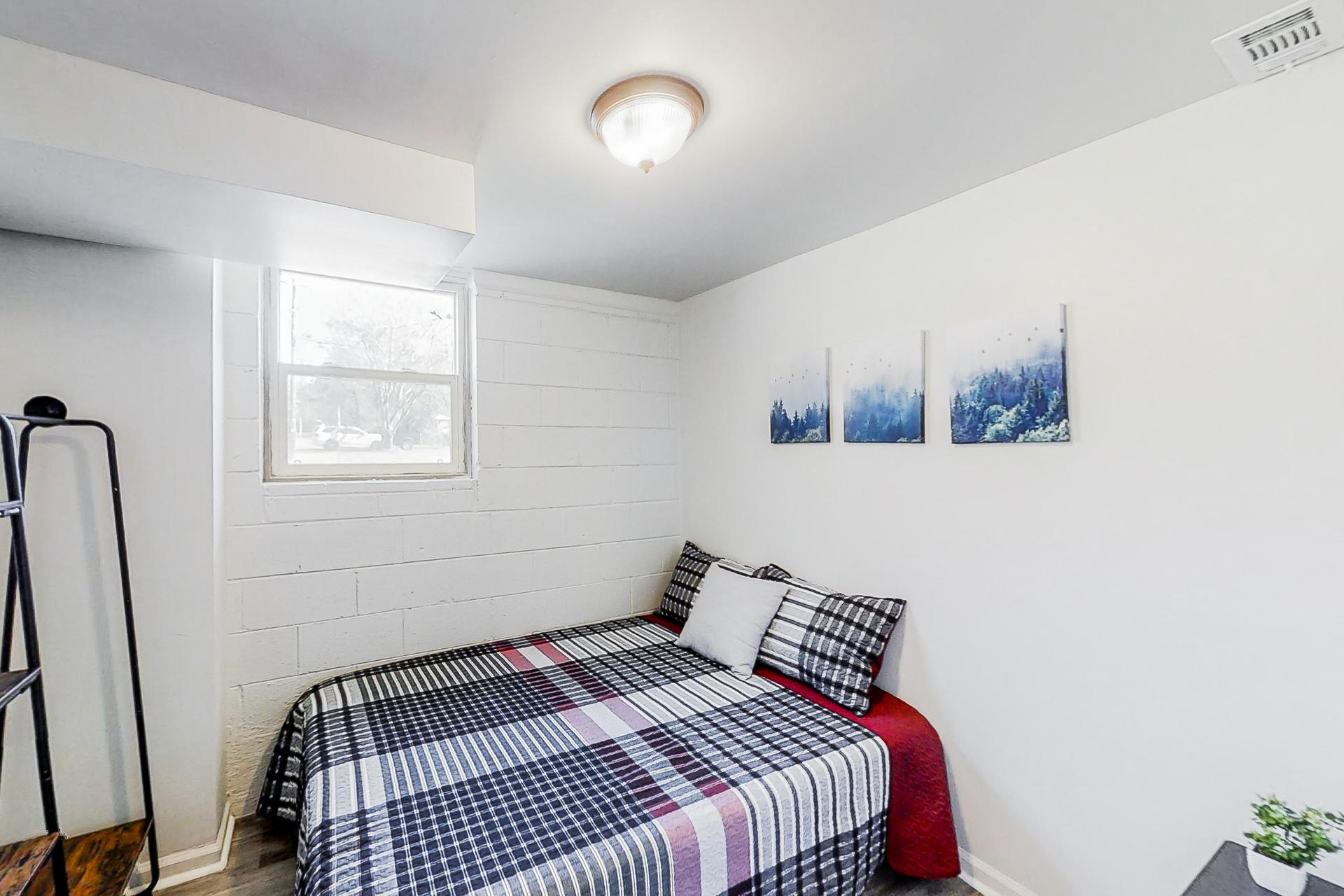 bedroom, detected: window blind, bed