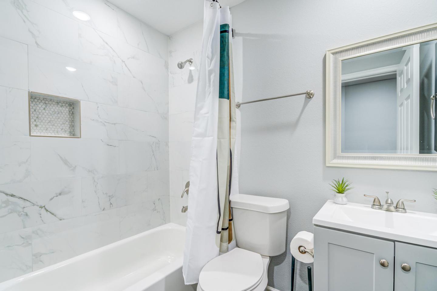 Bathroom(s)