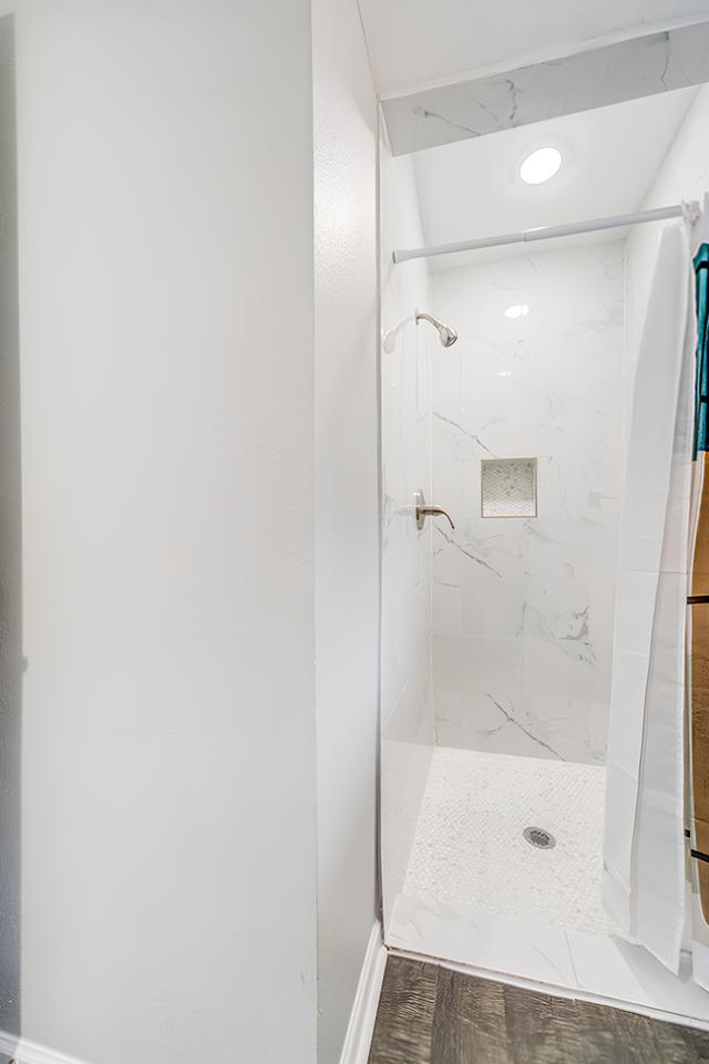 Bathroom(s)
