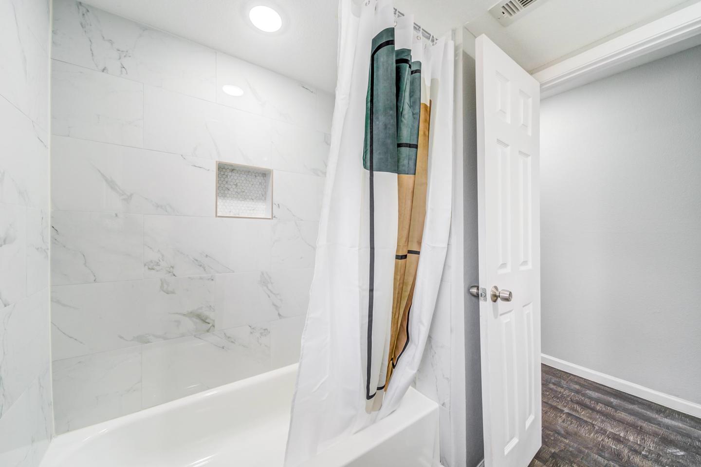 Bathroom(s)