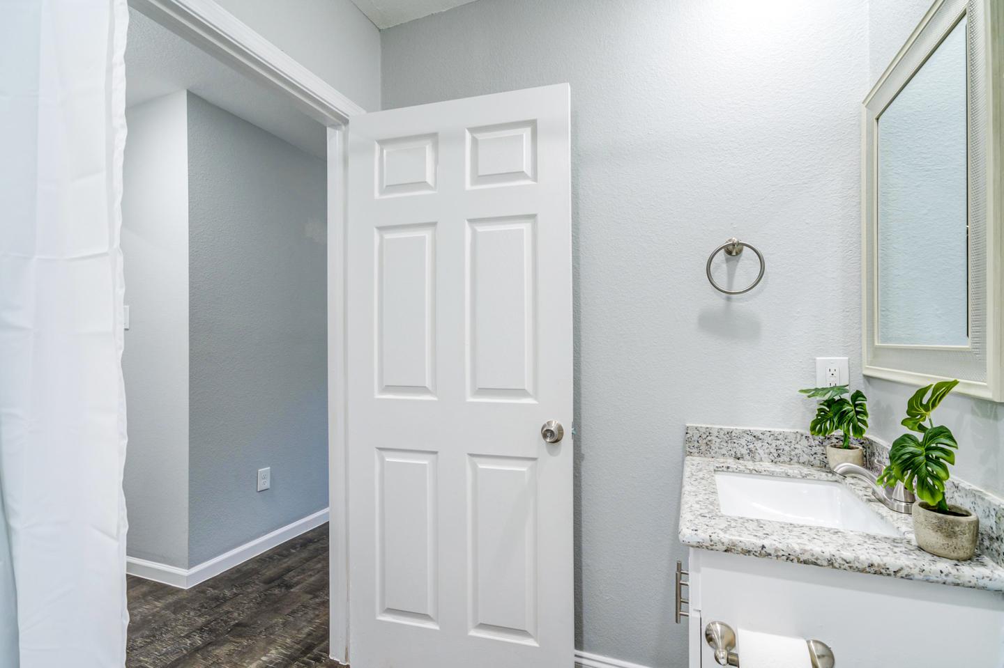 Bathroom(s)