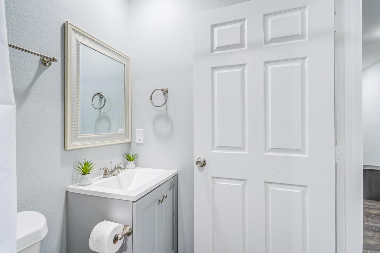 Bathroom(s)