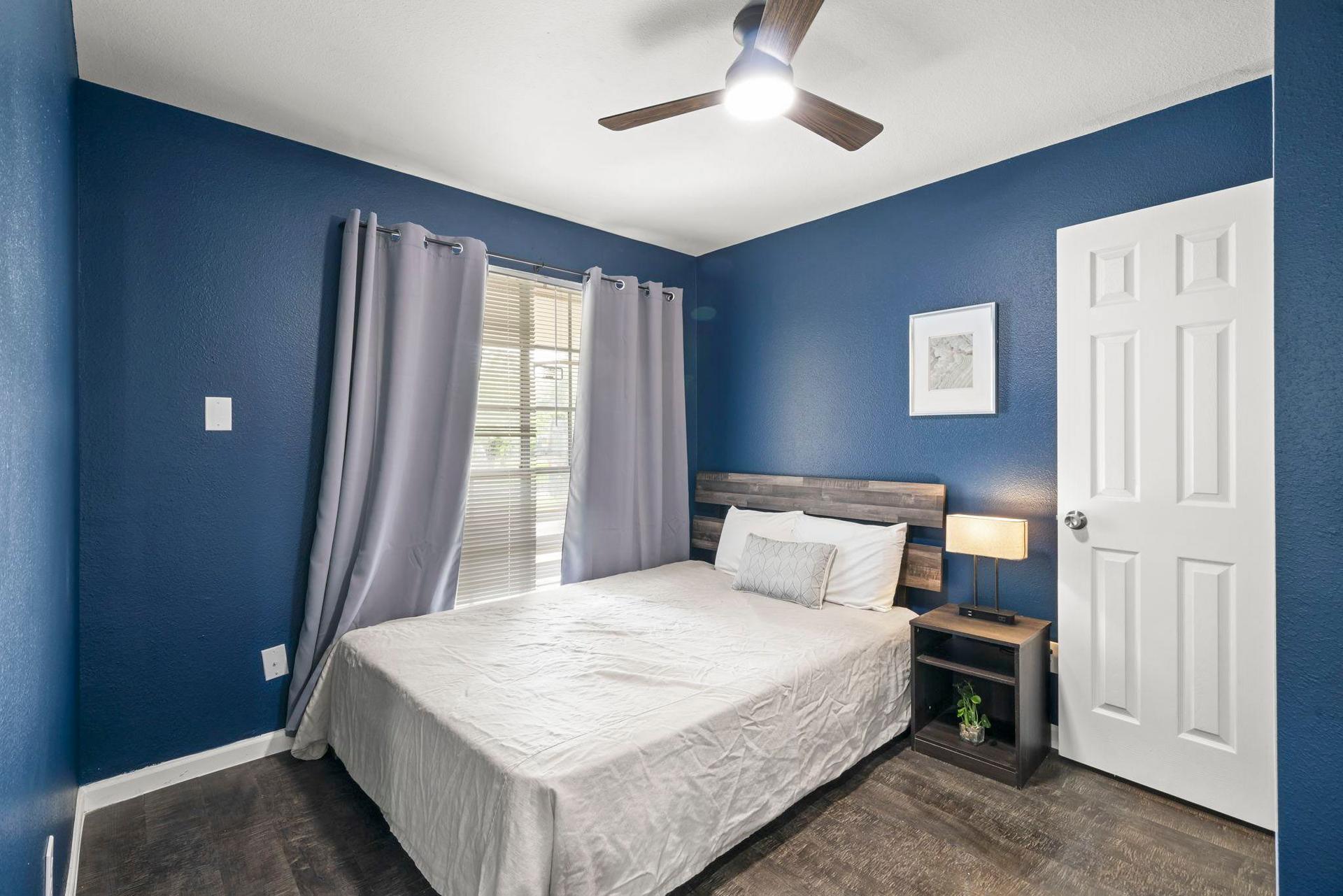 bedroom, detected:ceiling fan, bed