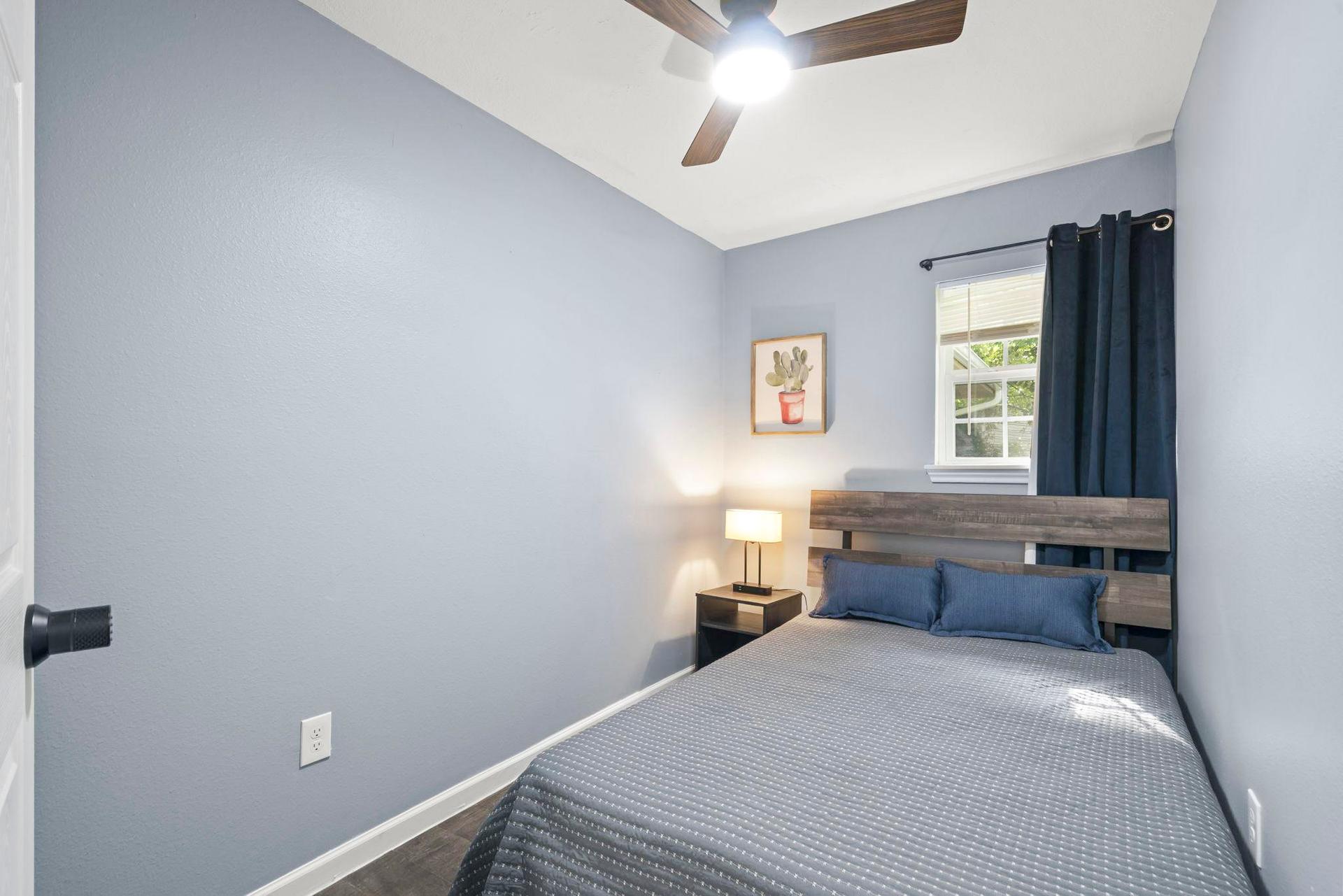 bedroom, detected:ceiling fan, bed, window blind