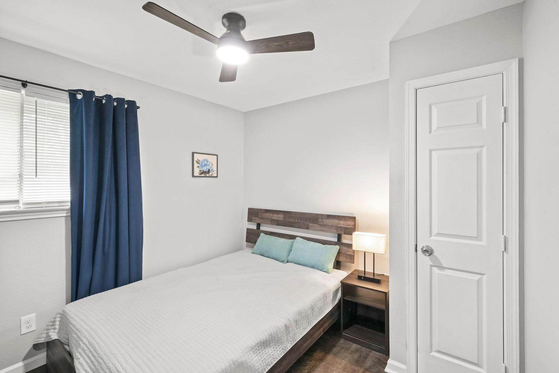 bedroom, detected:ceiling fan, window blind, bed