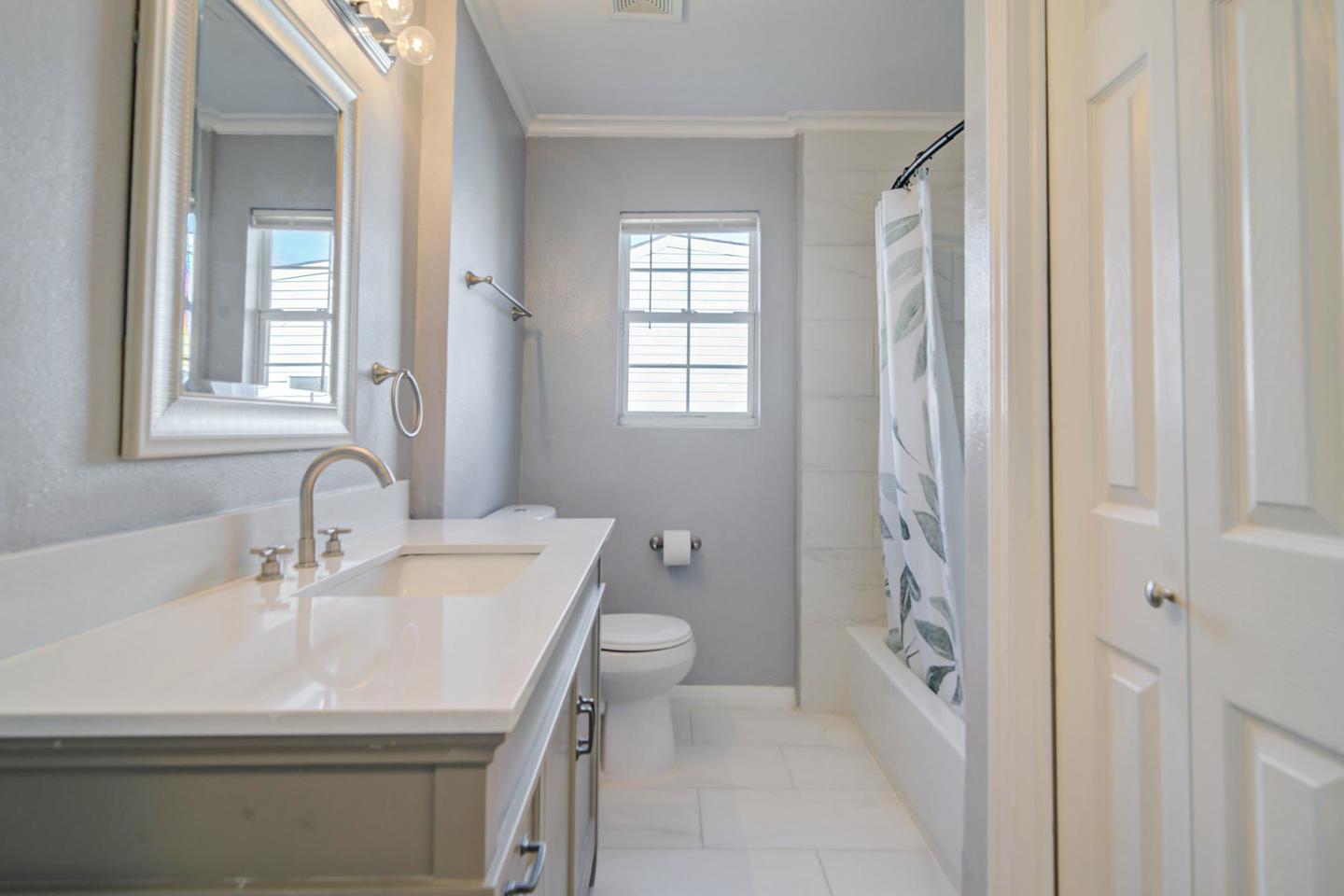 Bathroom(s)