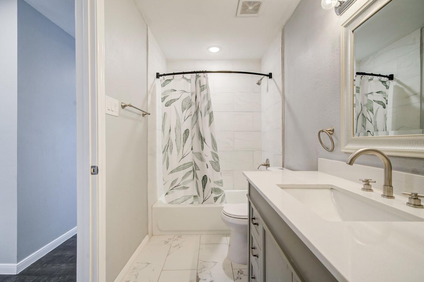 Bathroom(s)
