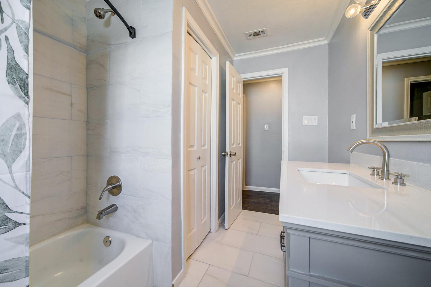 Bathroom(s)