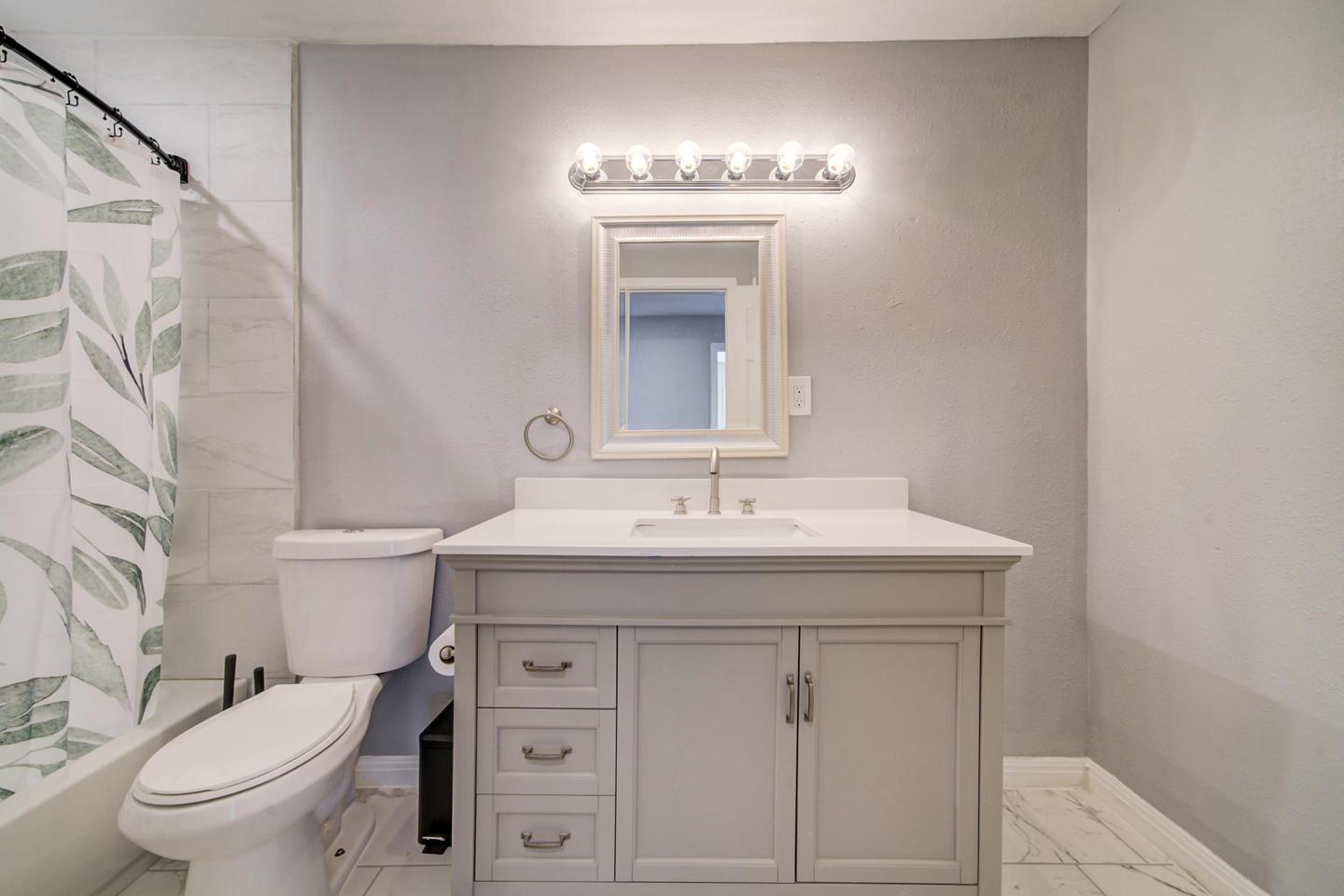 Bathroom(s)