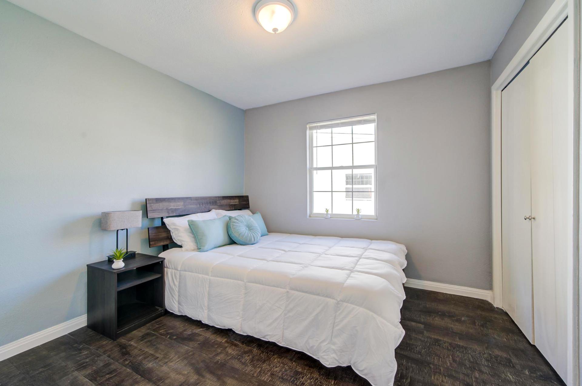 bedroom, detected: bed, window blind