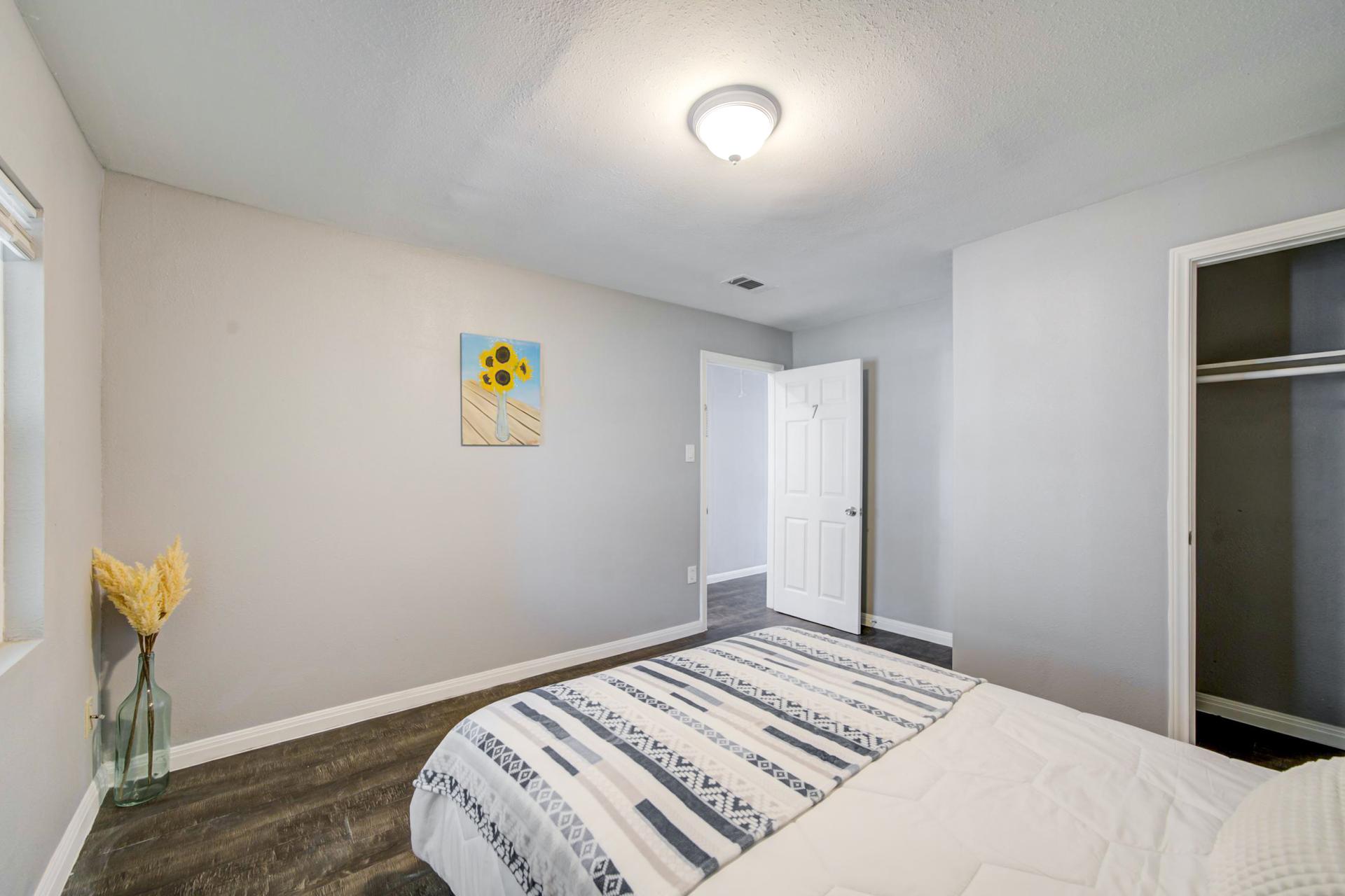 bedroom, detected: bed, window blind