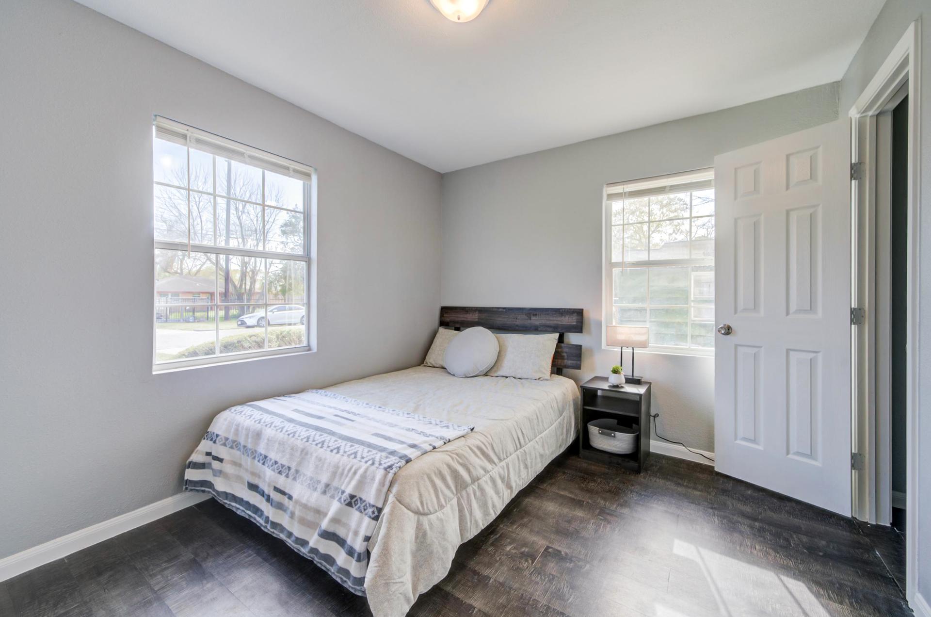 bedroom, detected: bed, window blind
