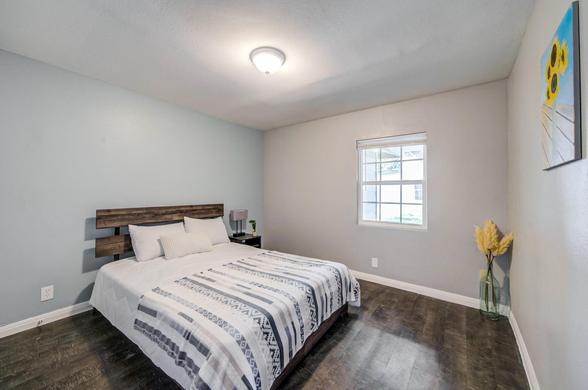 bedroom, detected: bed, window blind
