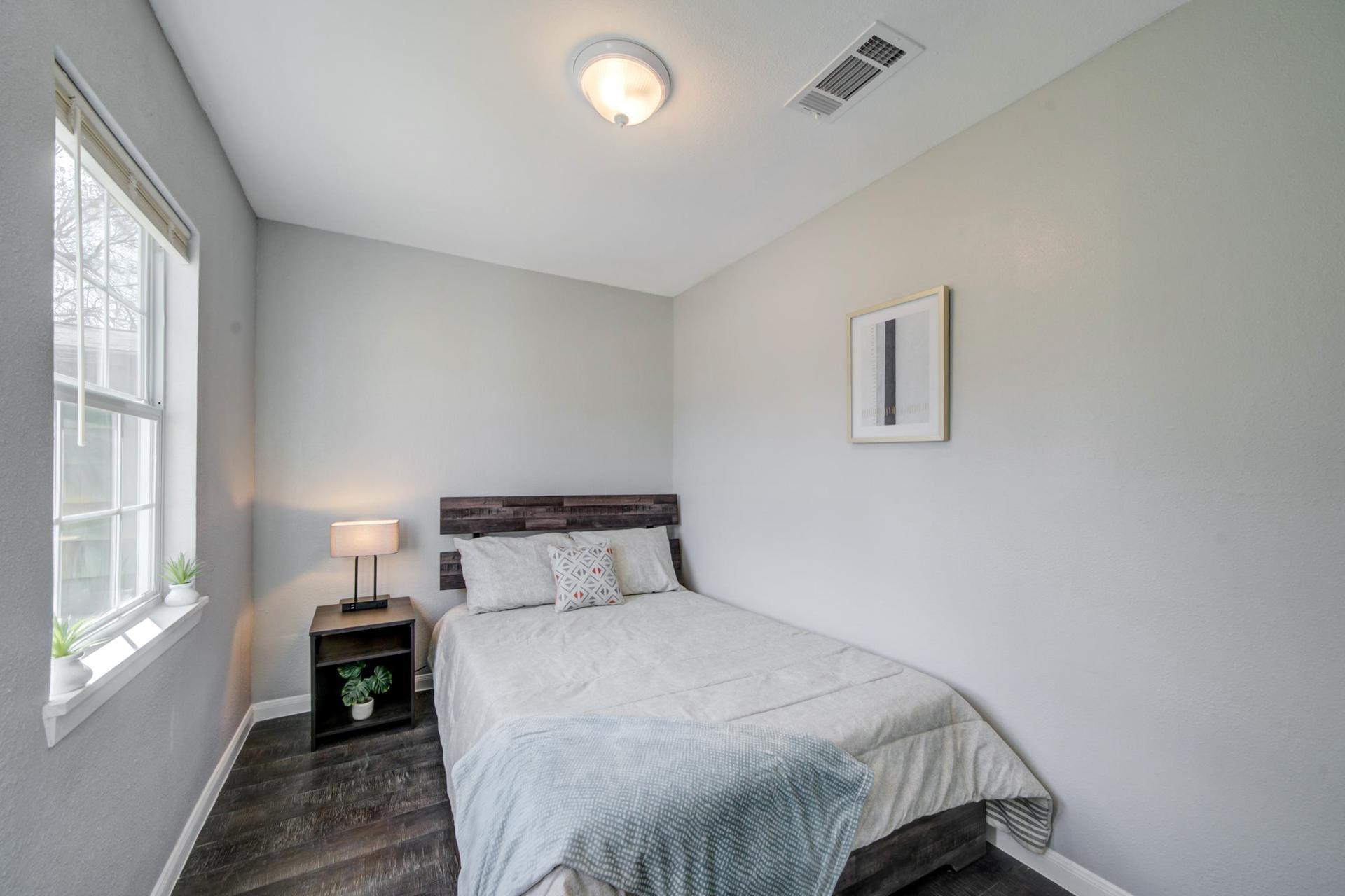 bedroom, detected: bed, window blind