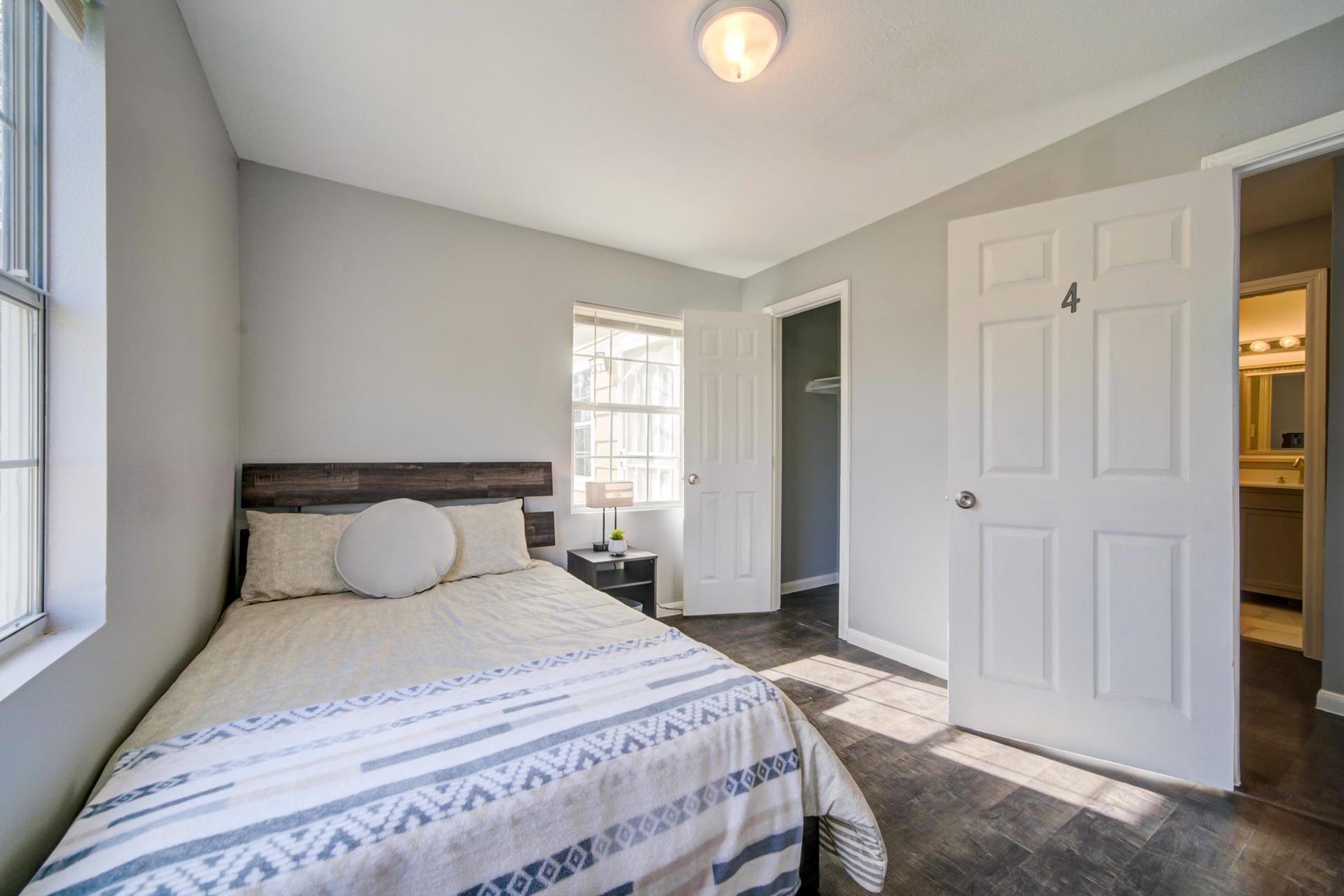 bedroom, detected: bed, window blind