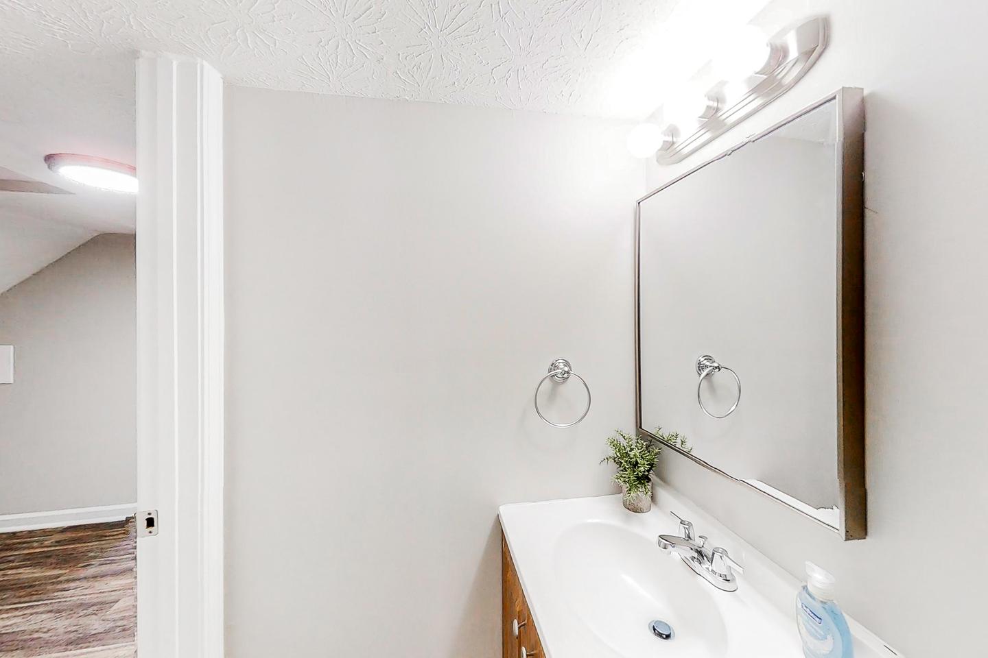 Bathroom(s)